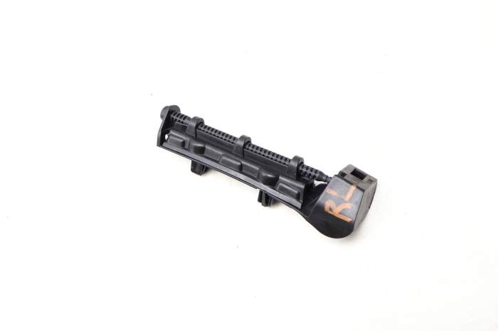 Bumper Mount Bracket / Guide 4G5807889A main product photo