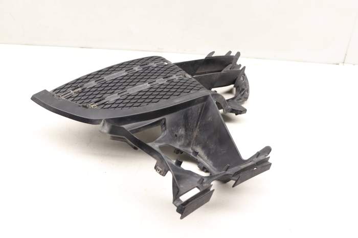 Bumper Grille 7P5807682 95850568200 main product photo