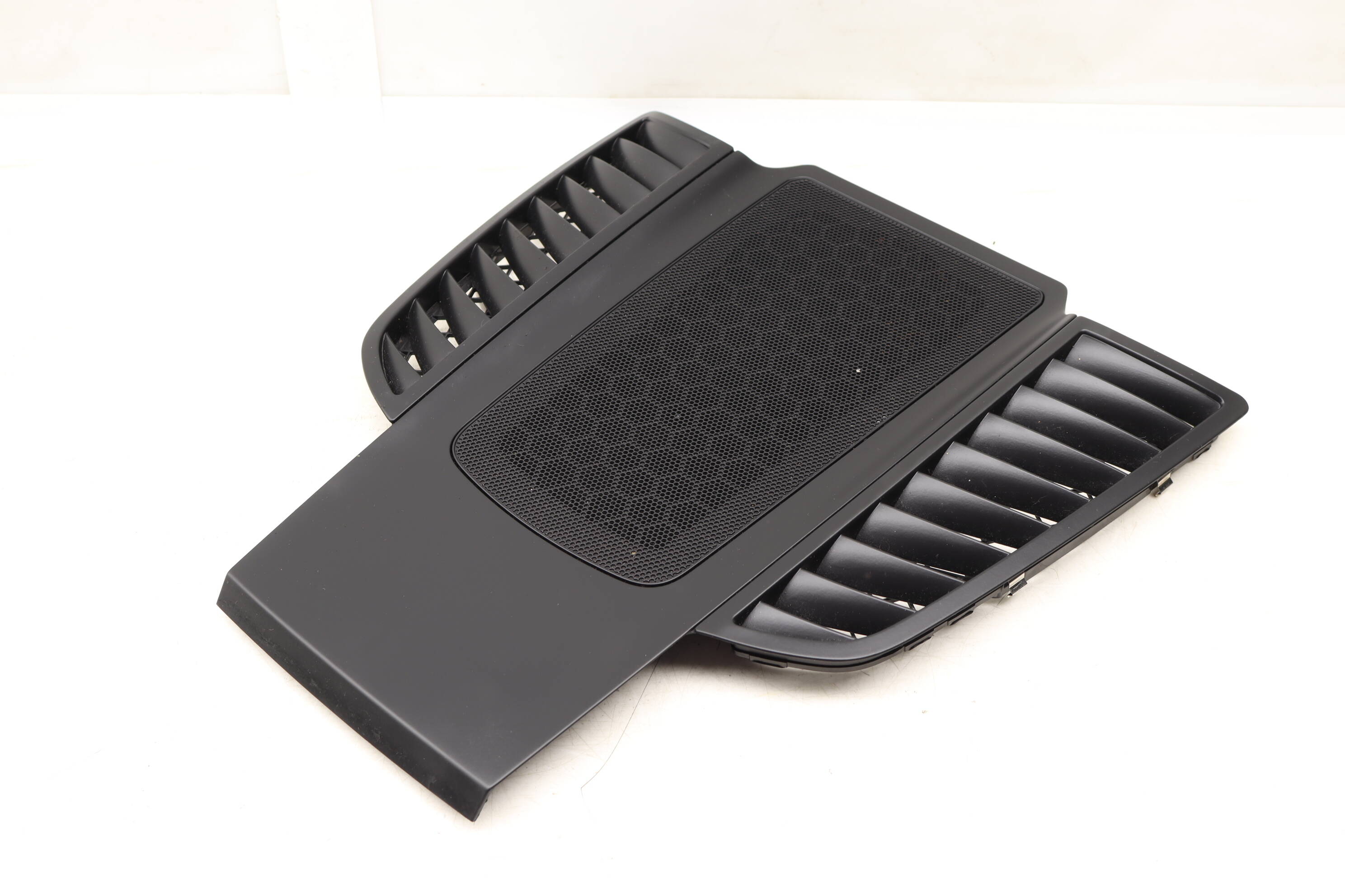 Upper Center Dash Trim / Cover 7P5858189 95855218900