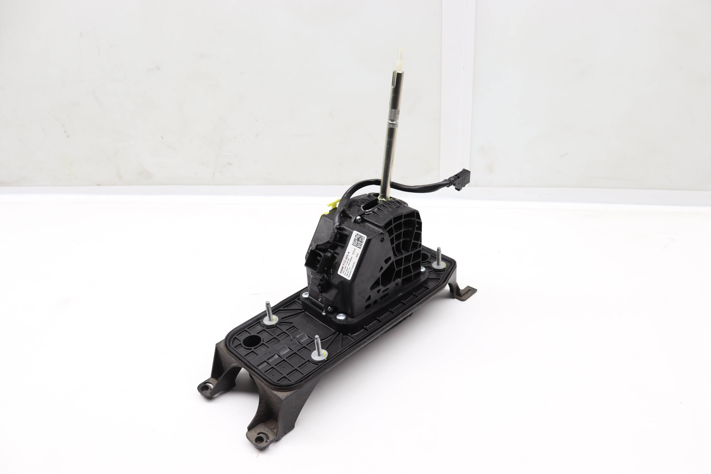 VW Automatic Shift / Shifter Assembly 5QM713025A VW Automatic Shift / Shifter Assembly 5QM713025A