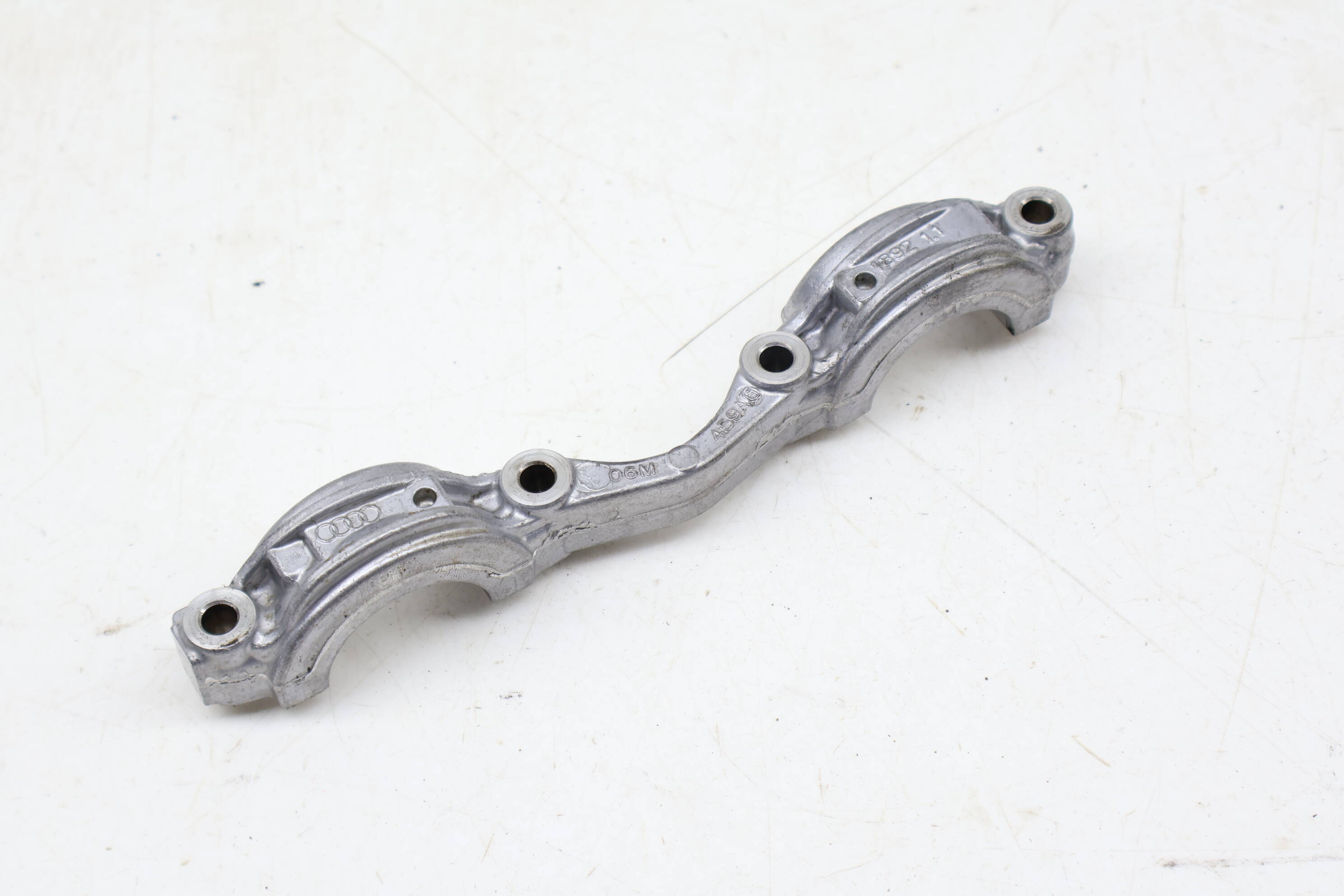 Cam&#x20;&#x2F;&#x20;Camshaft&#x20;Bearing&#x20;&#x2F;&#x20;Journal&#x20;Cap&#x20;06M459AG