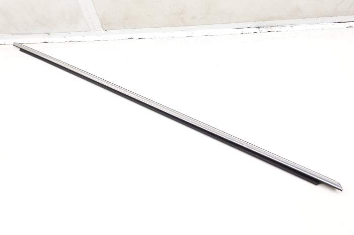 Outer Door / Window Slot Seal / Trim 17A837476 main product photo
