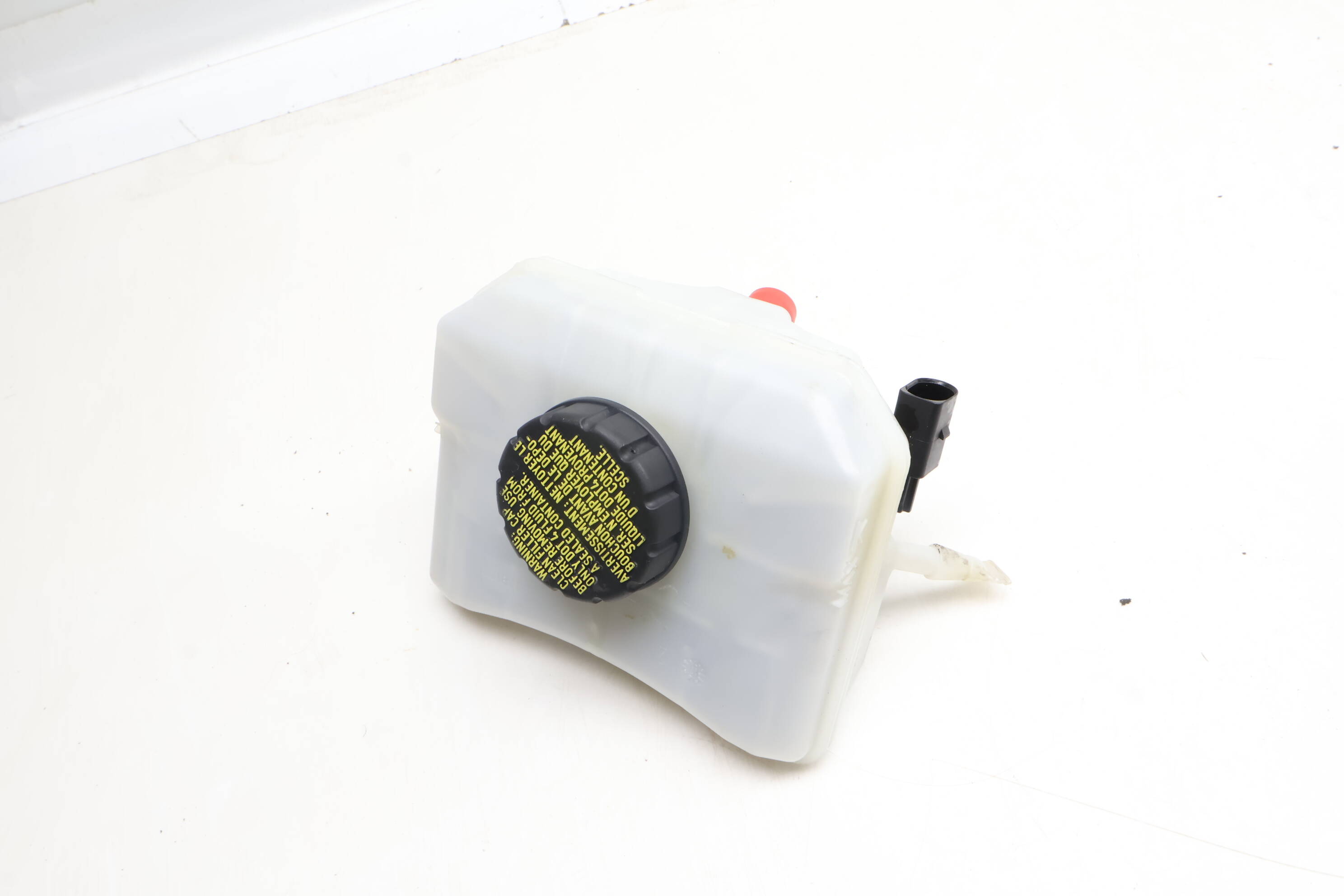 Brake Fluid Reservoir / Tank 8W0611301