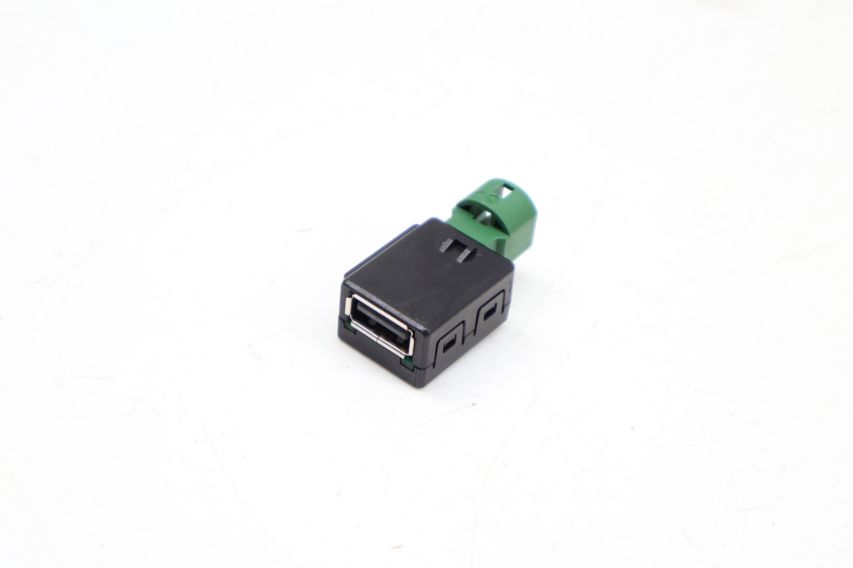 Usb Port / Connector 5Q0035726