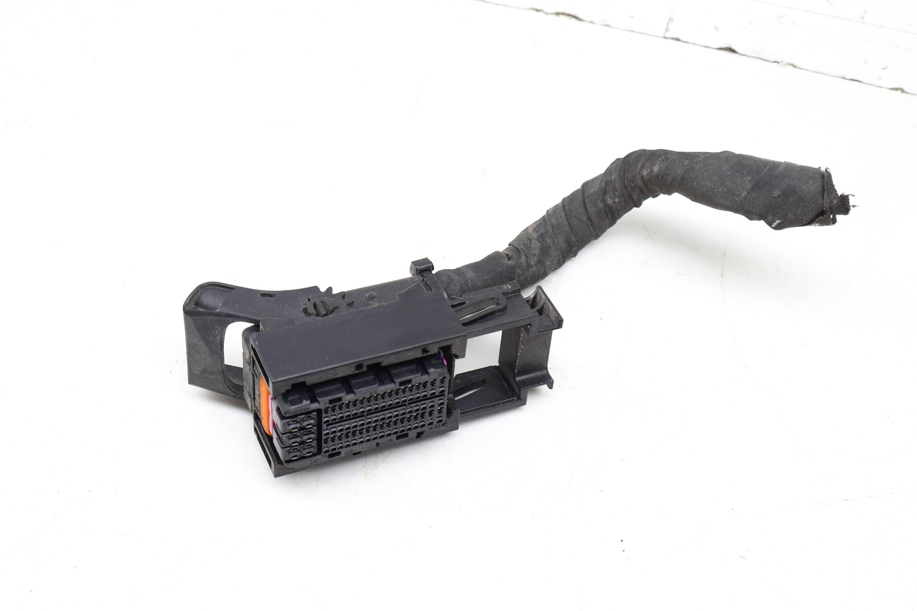 Ecu / Engine Module Wiring Connector / Pigtail (91-Pin) 4H0906971A