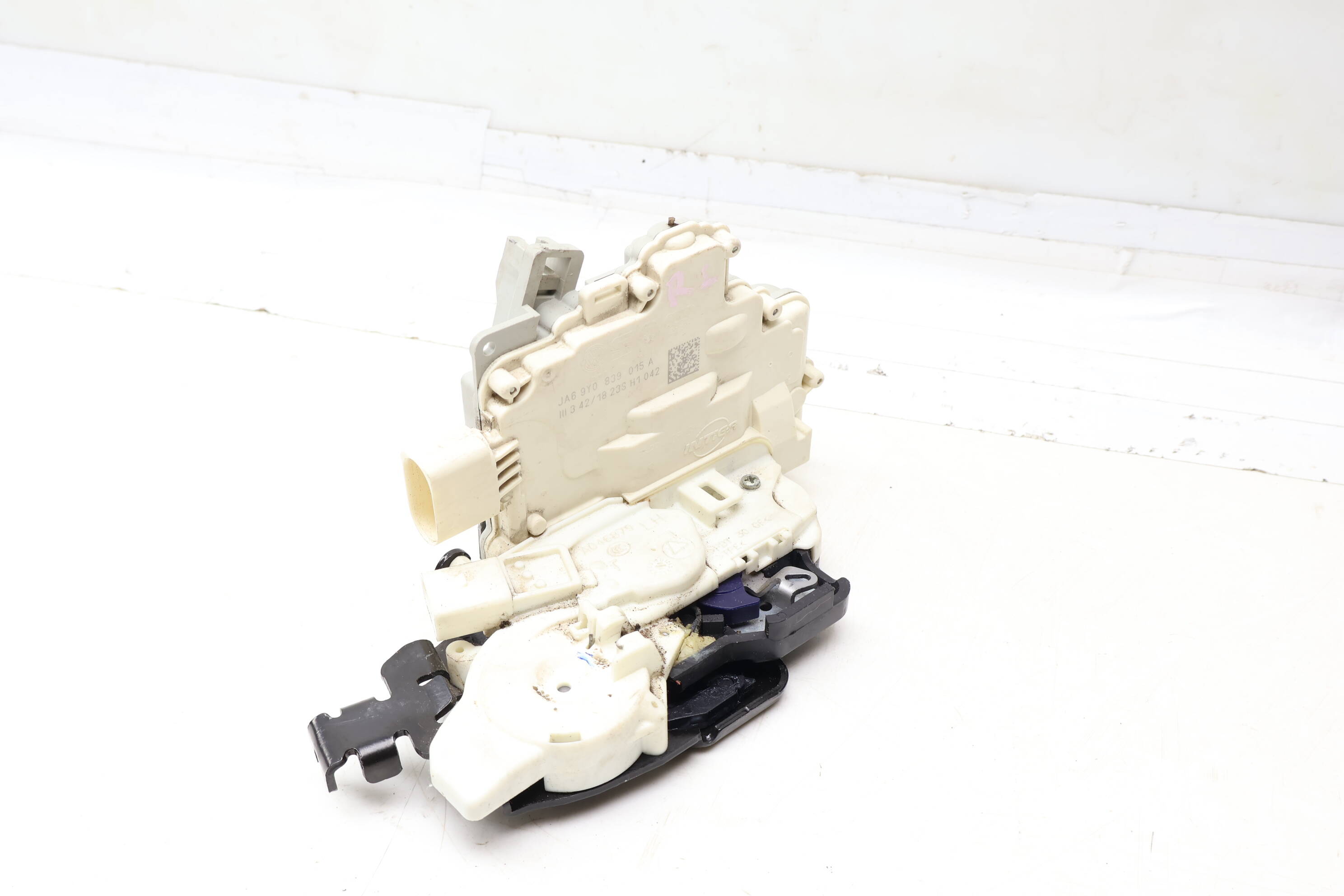 Door Latch / Lock Actuator 9Y0839015A