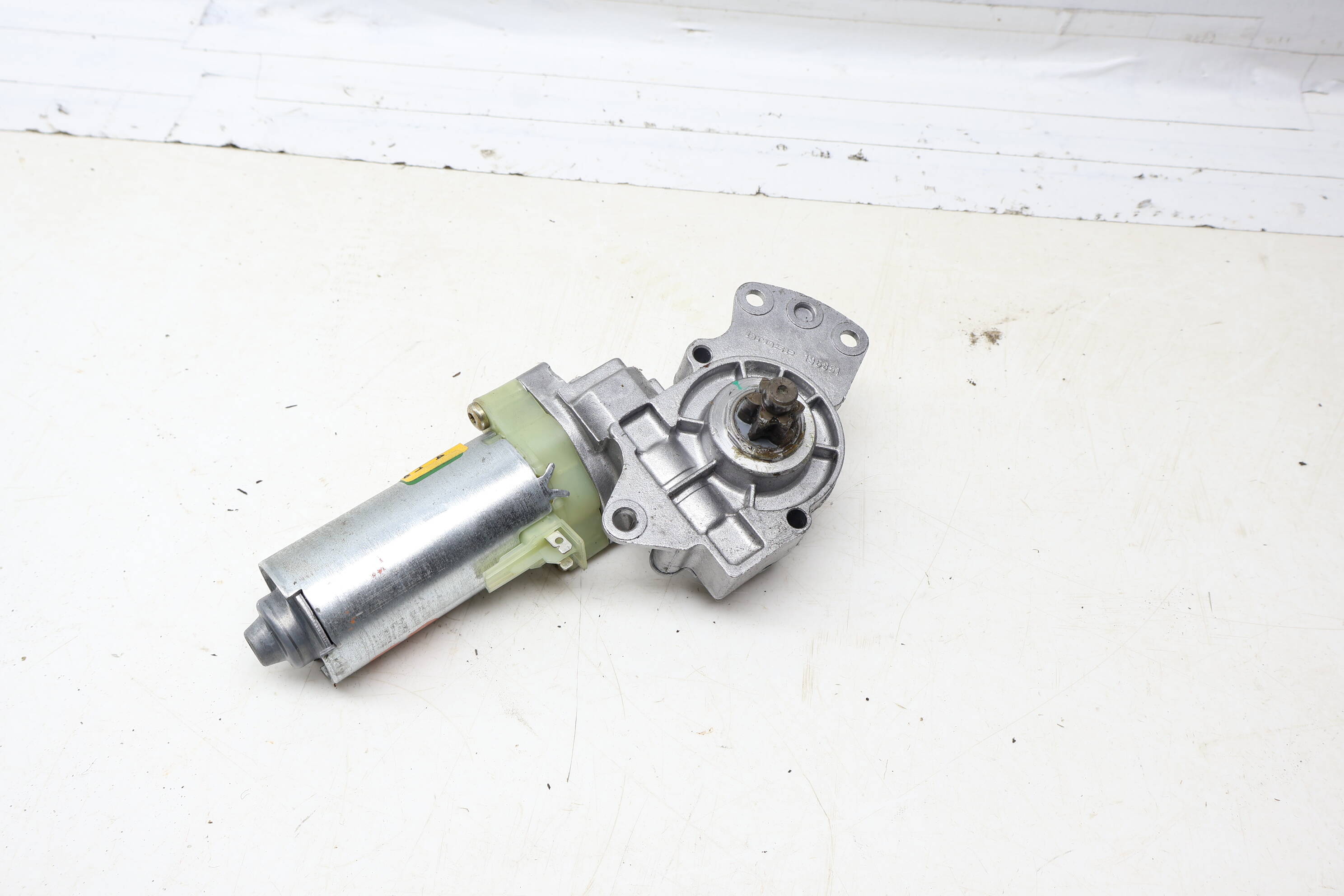 Rear Tilt / Height Seat Motor W/ Transmission 3B0959762AJ