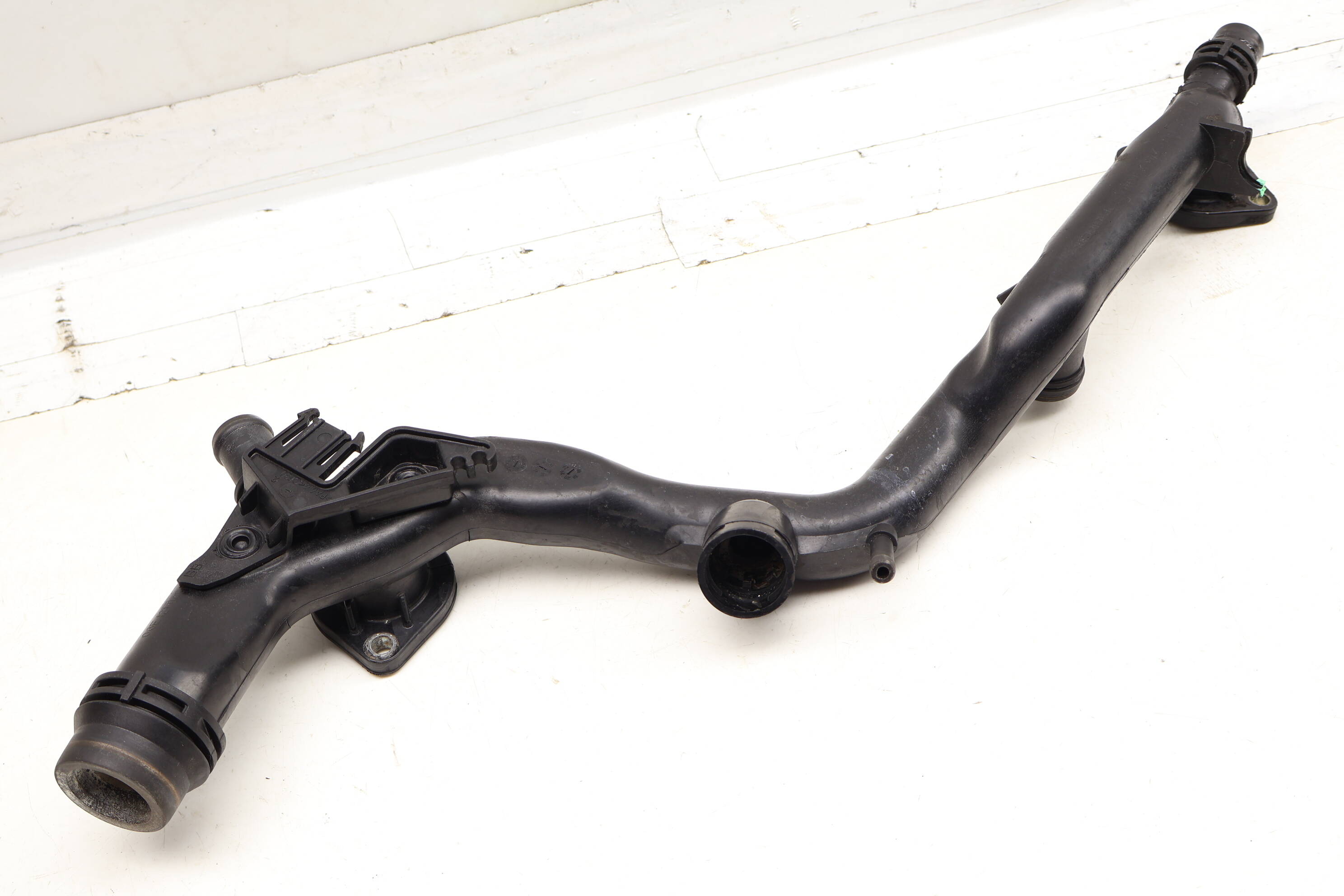 Cylinder Head Coolant Pipe / Tube 06E121045BB