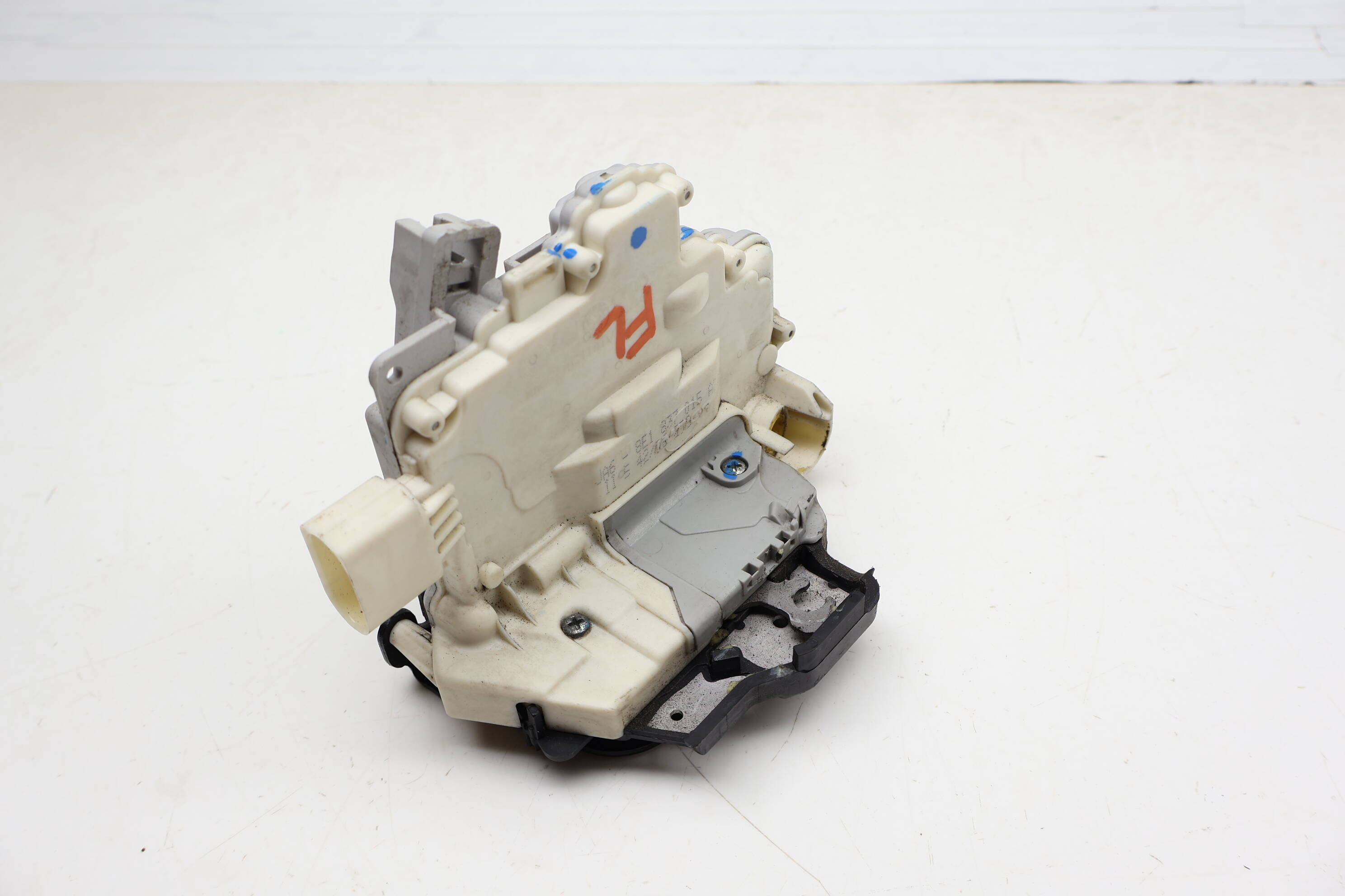Door Latch / Lock Actuator 8E1837015AB