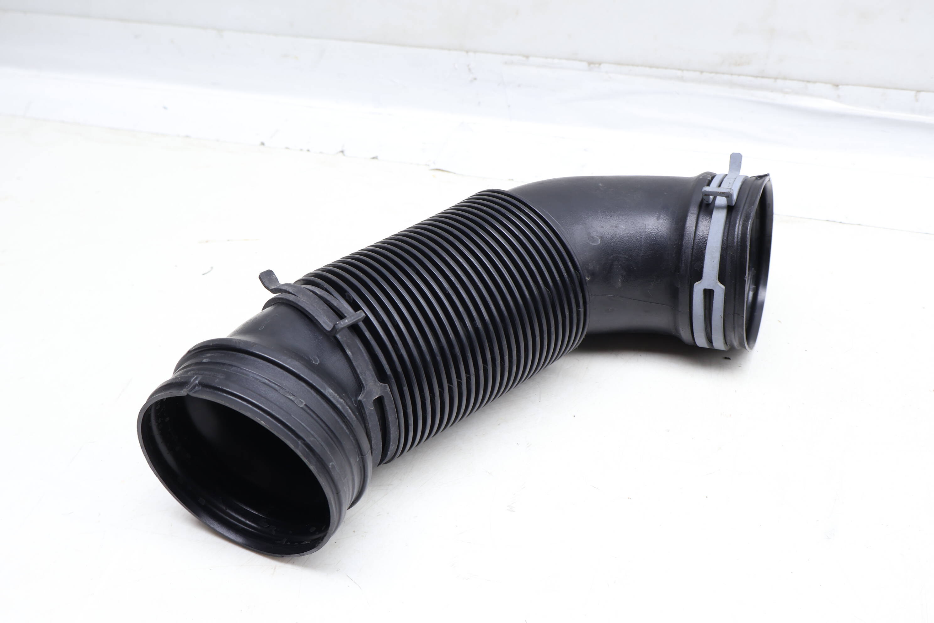Engine Air Intake Hose / Duct / Tube 5C0129684B