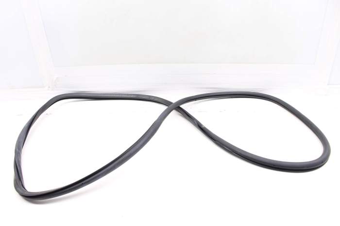 Inner Door Seal / Weather Stripping 7L0867367A main product photo