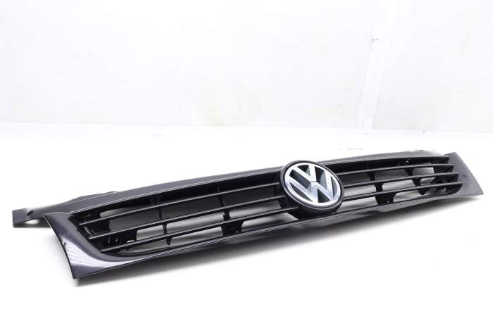 Upper Radiator Grille 7D0853651 main product photo