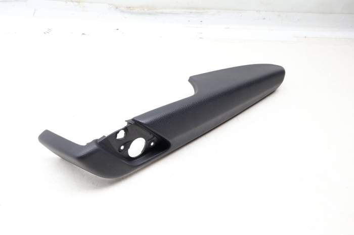 Door Panel Armrest / Arm Rest 80A867174 main product photo