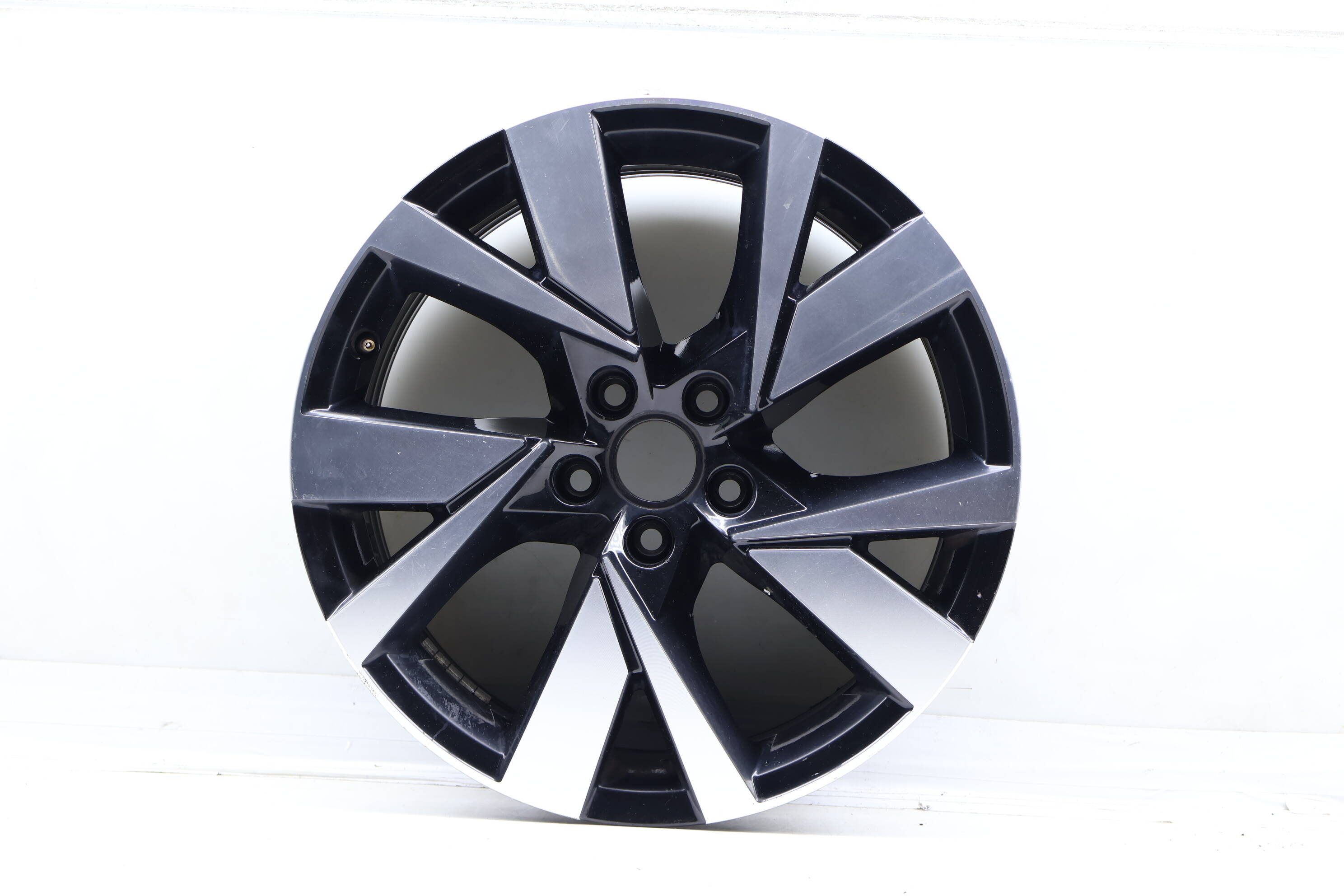 18" Inch Alloy Rim / Wheel 3CM601025B