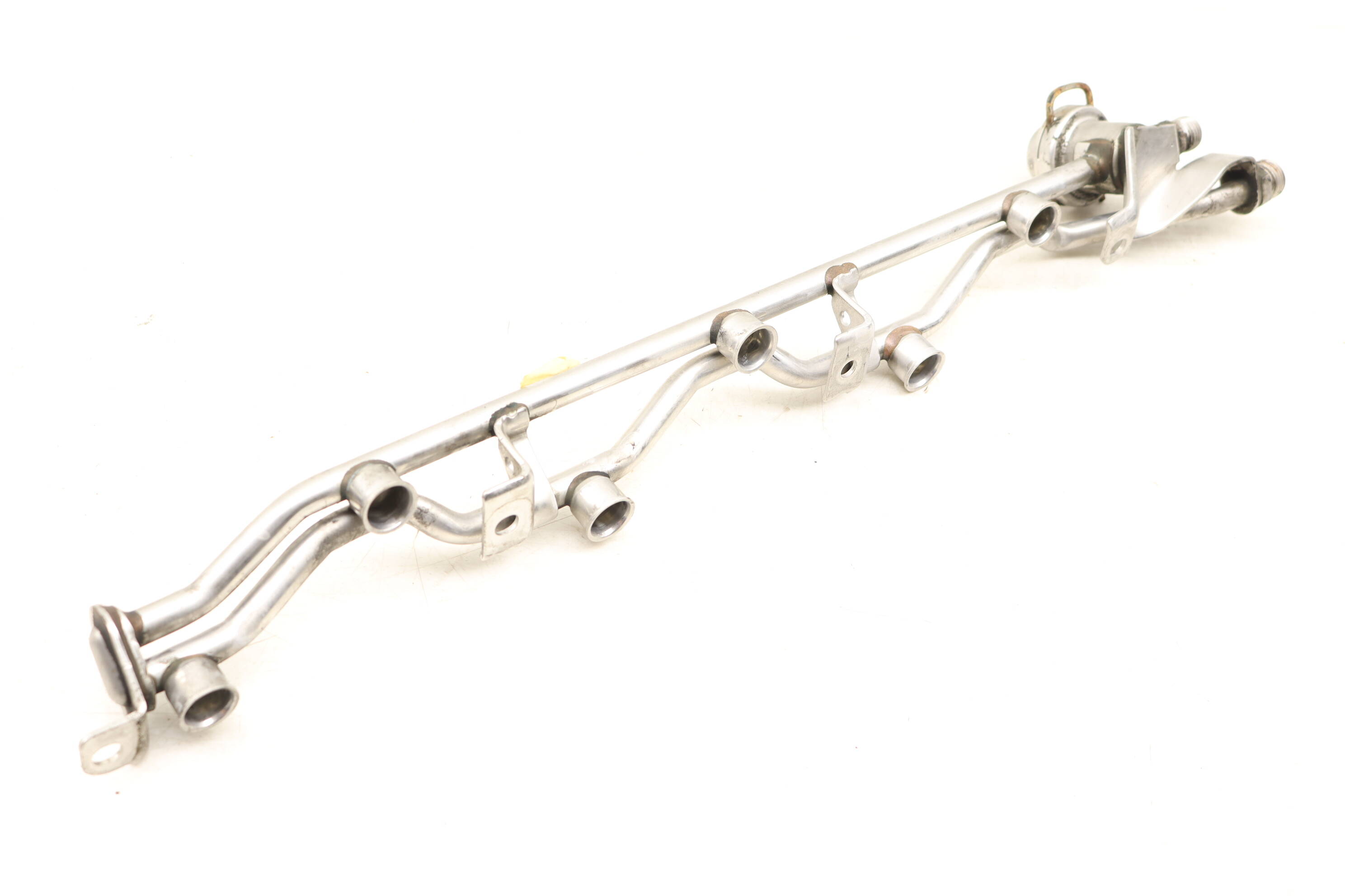 Fuel Rail W/ Pressure Regulator 022133317E