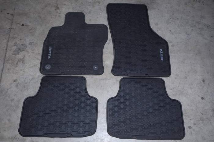Complete Rubber Floor Mat Set (Jetta) 17B061550 main product photo