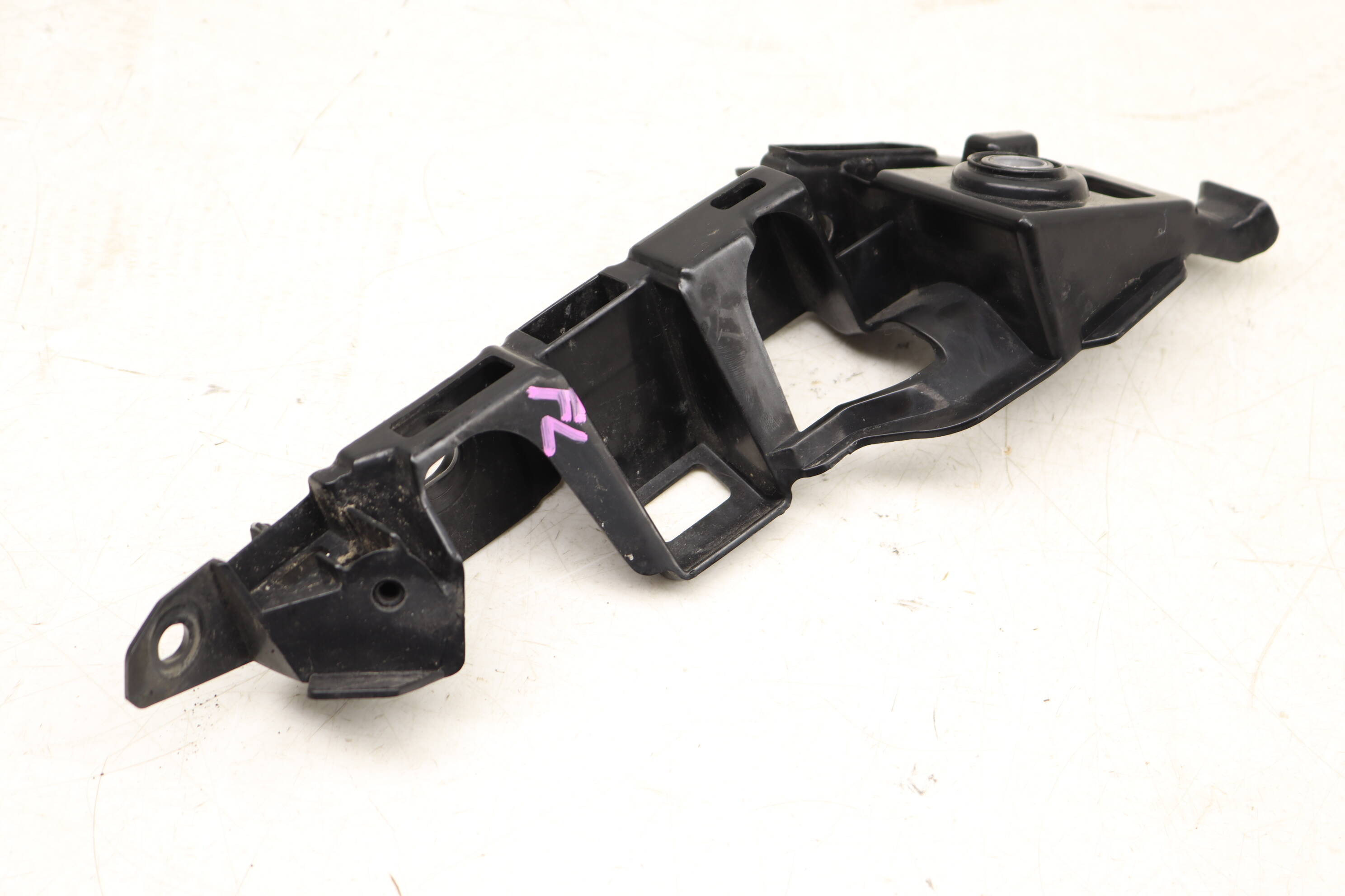 VW Front Left Bumper Guide / Mount Bracket 5GM807183 