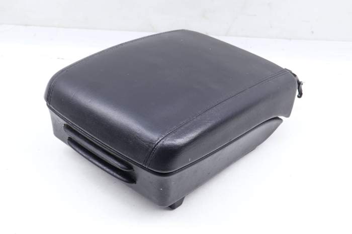 Center Console Armrest / Arm Rest 7L5864207AK 95555230901 main product photo