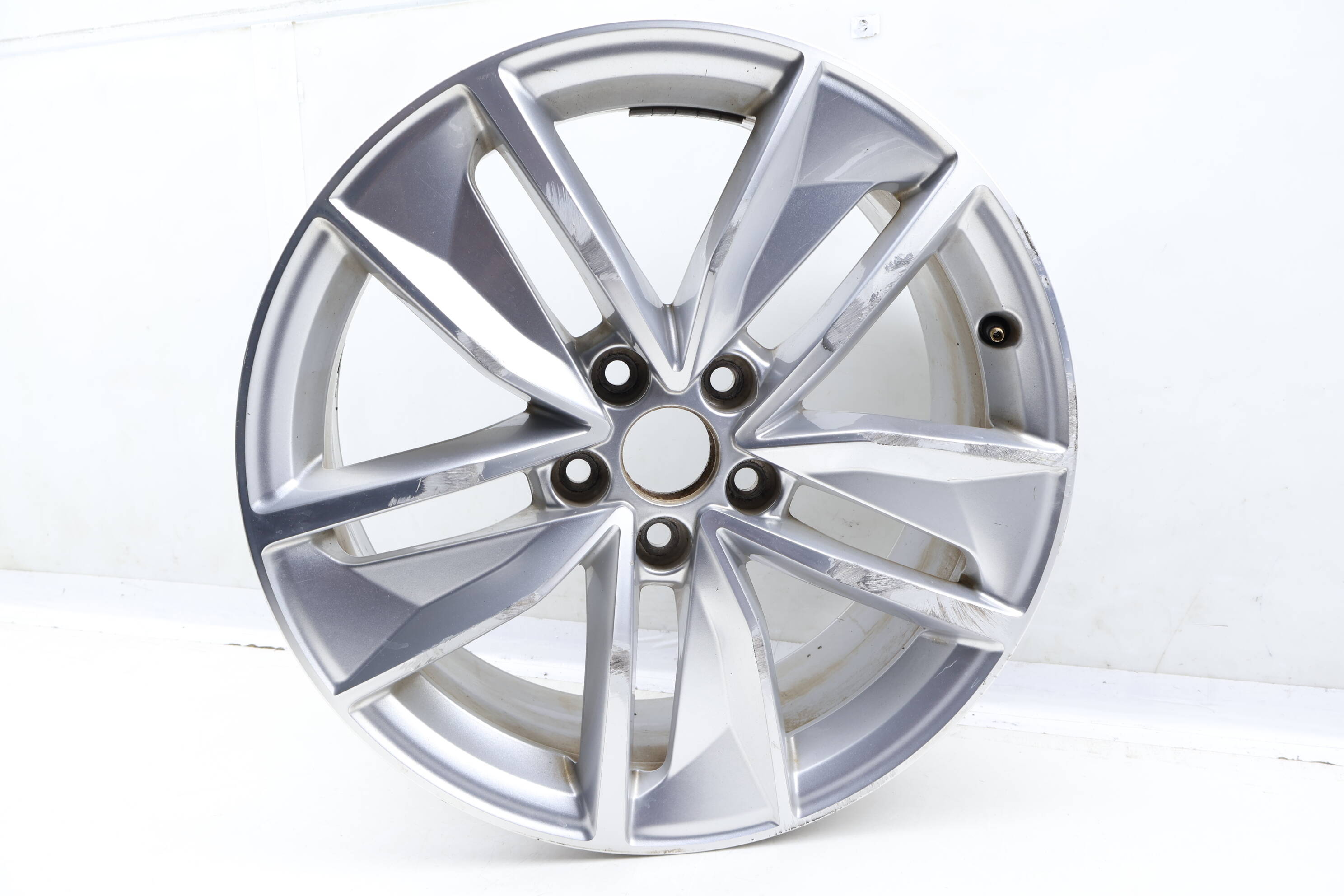 18" Inch Alloy Rim / Wheel 8U0601025AN