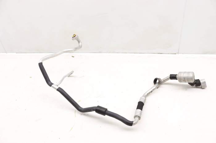 Upper Low Pressure Ac Hose / Line / Pipe 7L0820017E 95557309202 main product photo