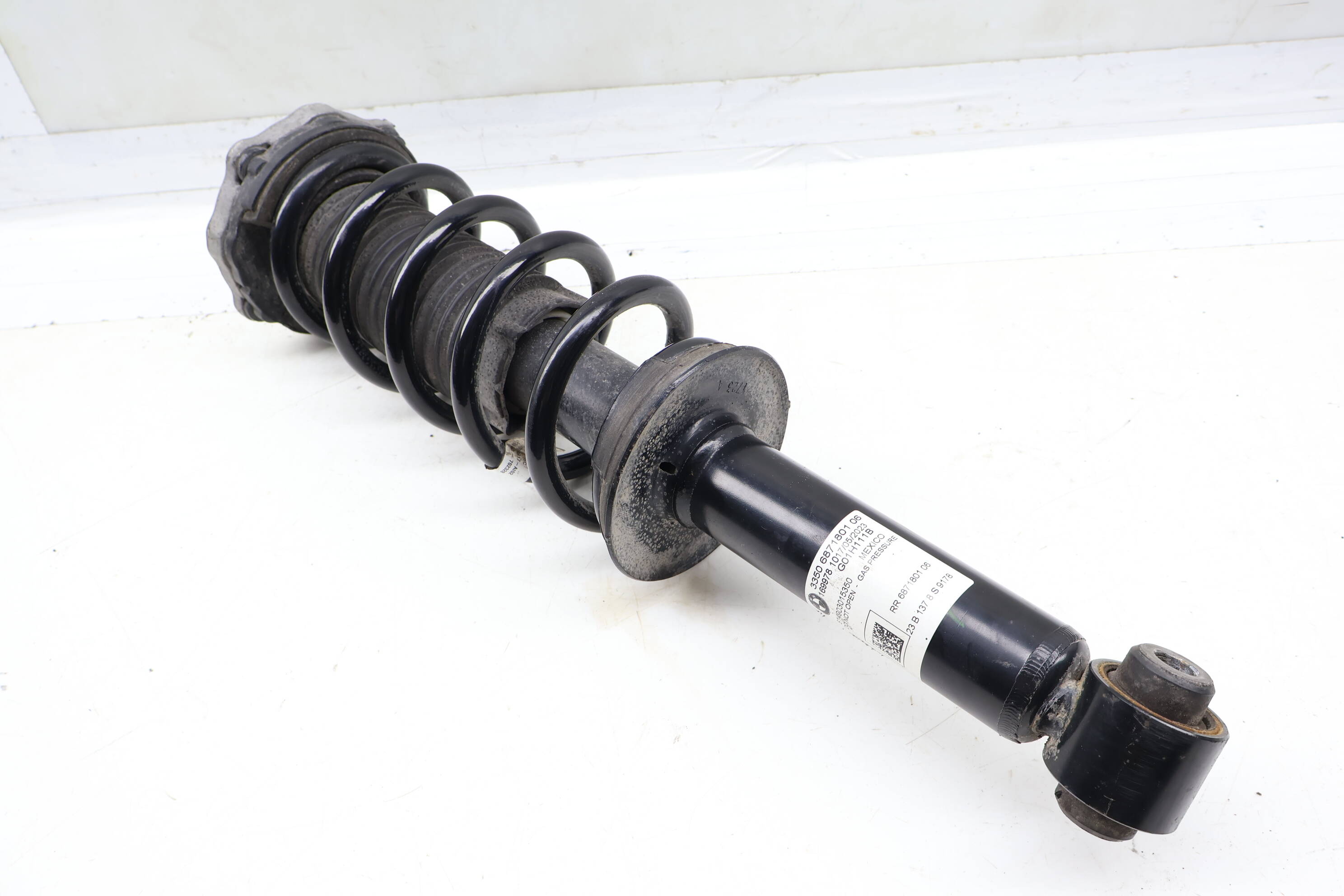 Strut / Shock Absorber Assembly 33526871801