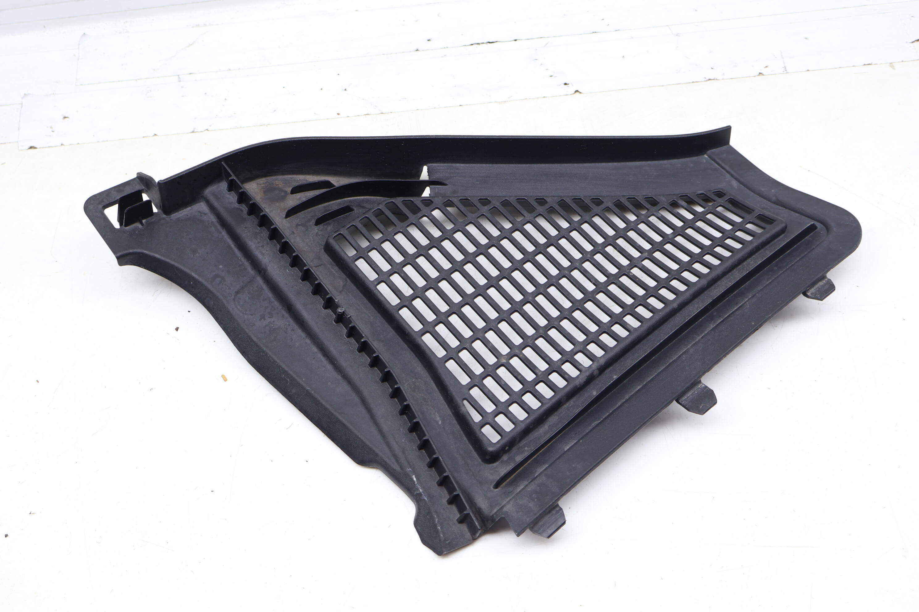 Slotted Firewall / Cowl Cover 64319184004
