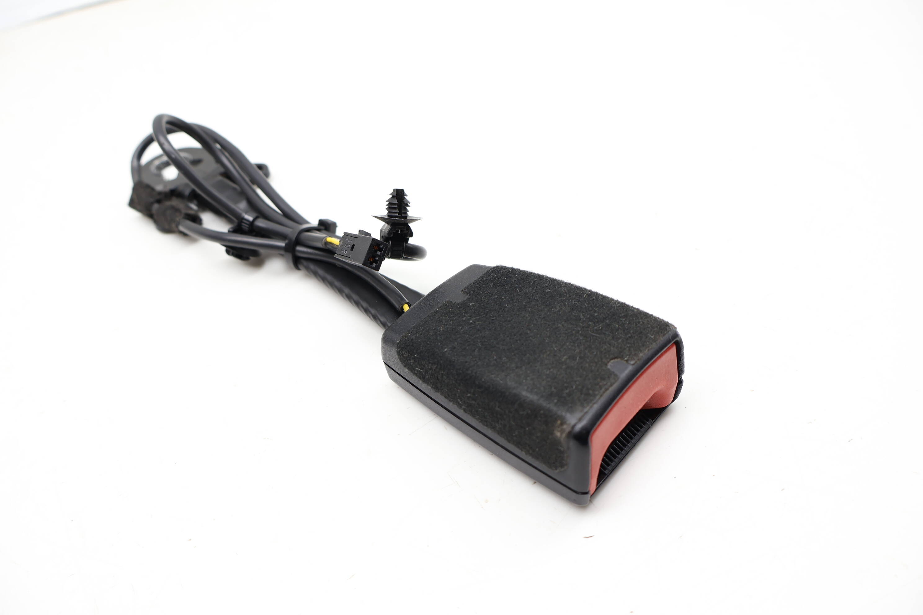 Seat Belt Buckle / Receiver 7P0857755 95880375500