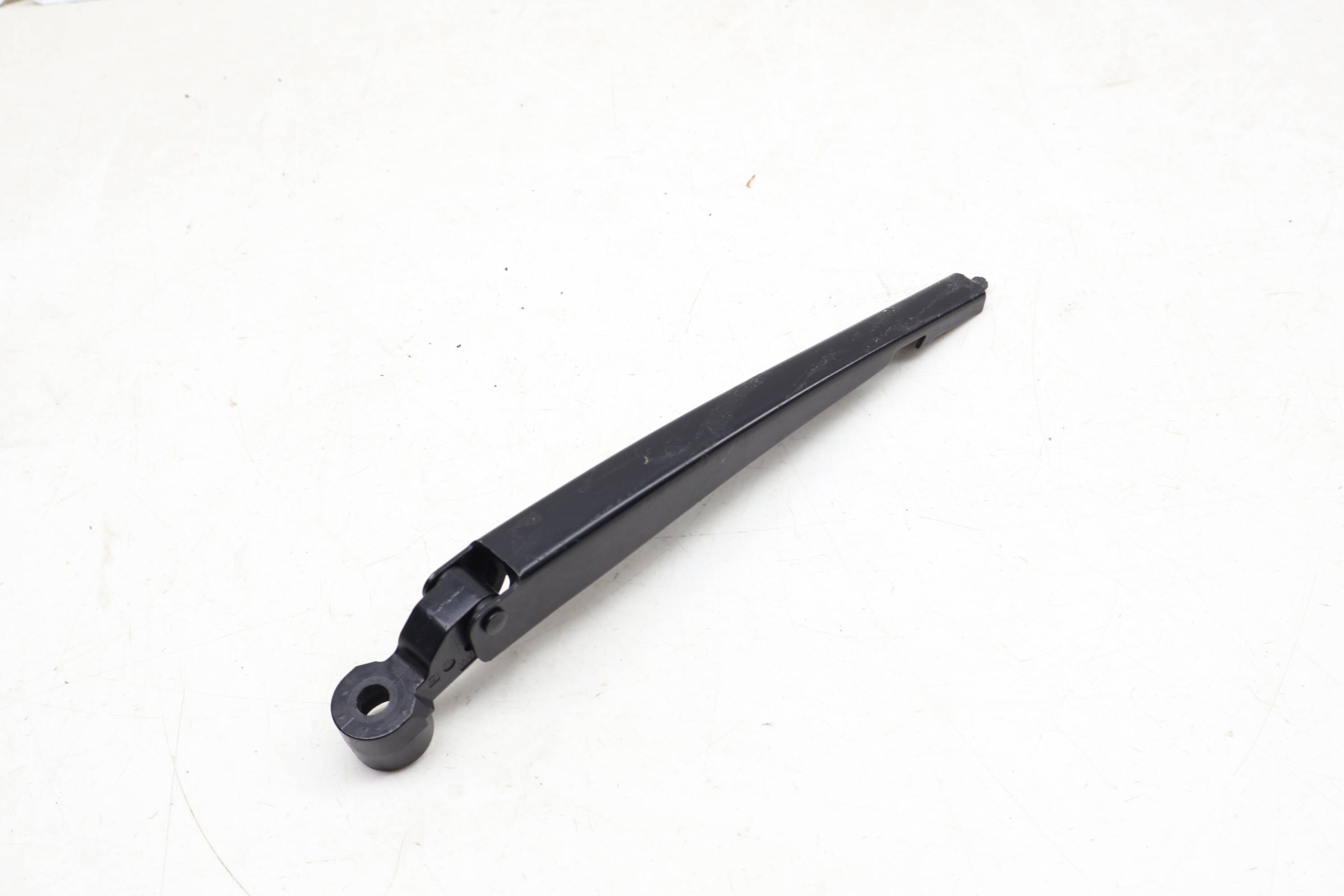 Hatch Wiper Arm 1568200044