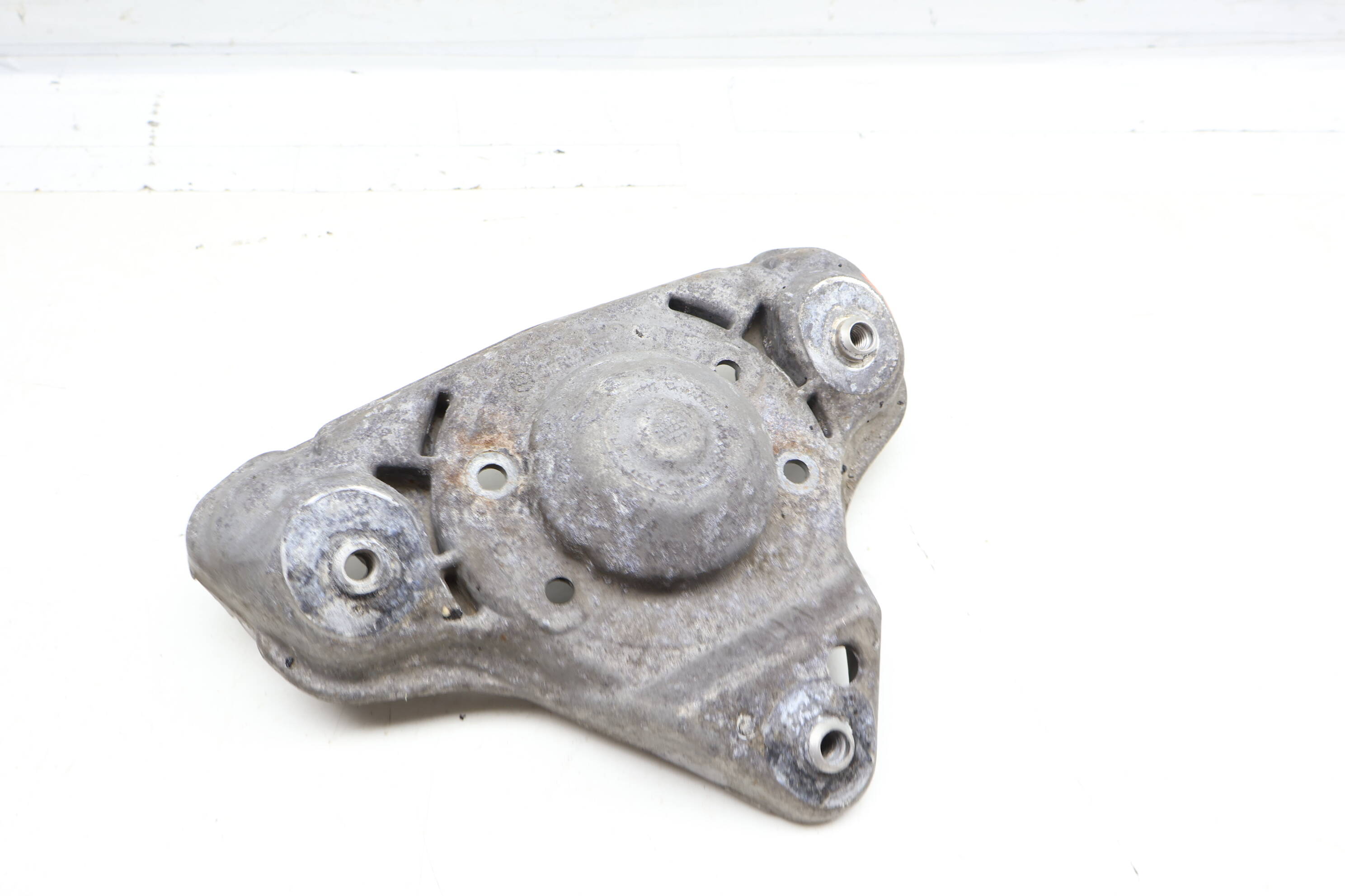 Upper Strut / Shock Bracket 8D0412383E