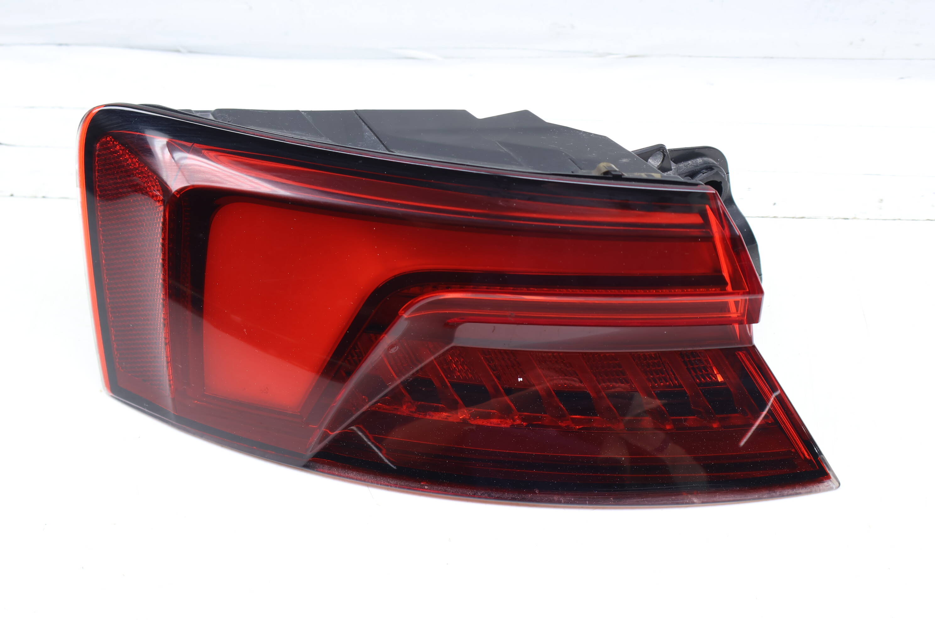 Outer Led Tail Light / Lamp 8W6945091H