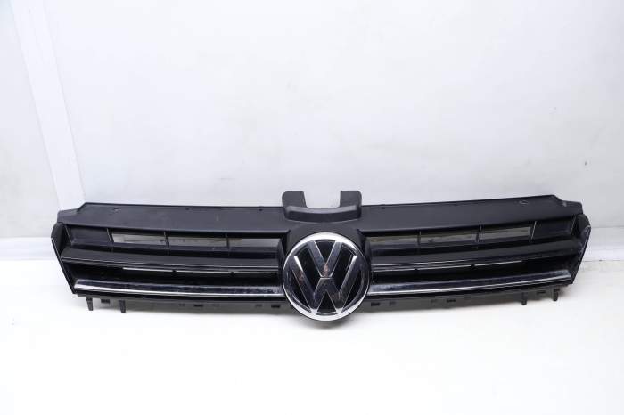 Upper Radiator / Bumper Grille 5GM853653A main product photo