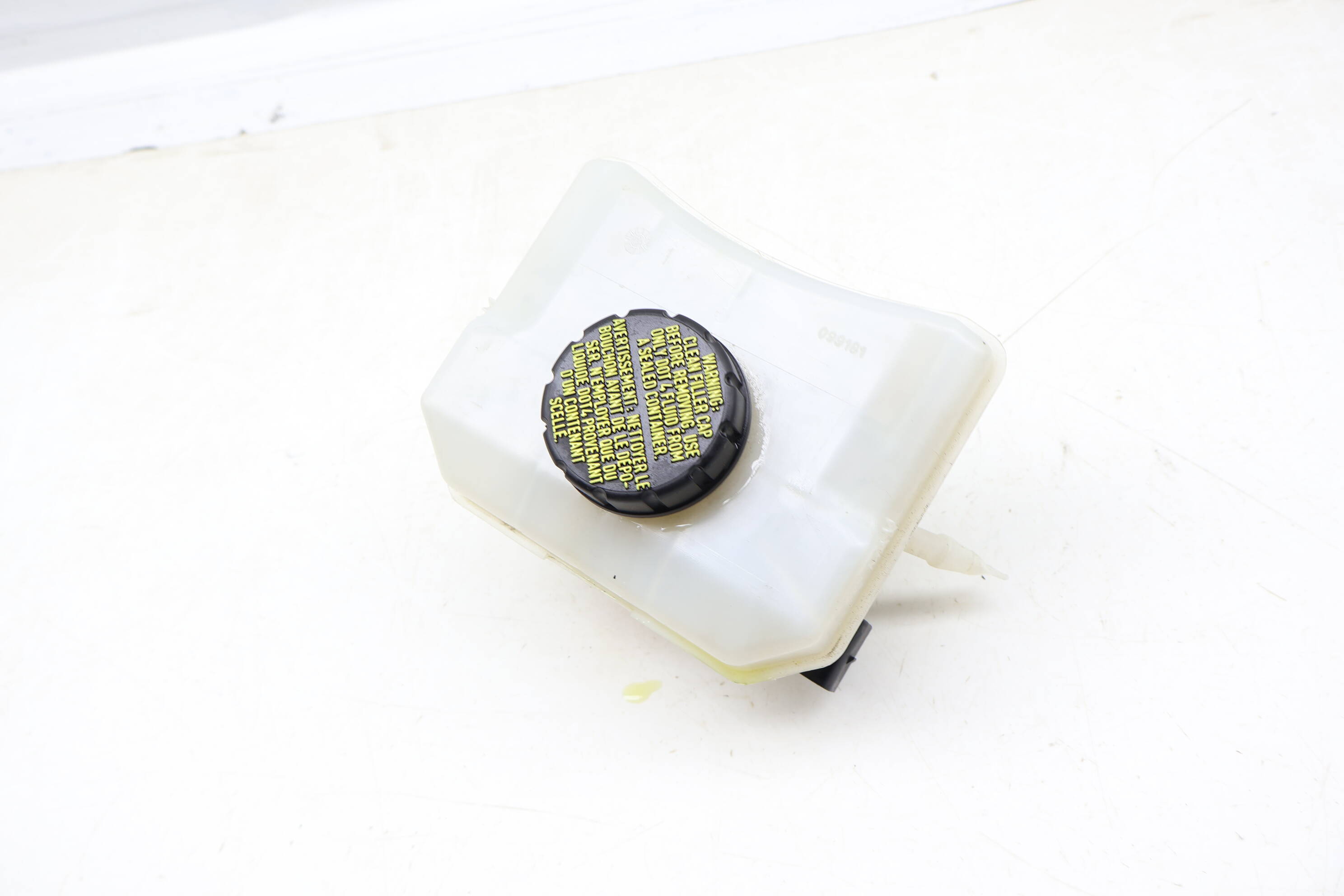 Brake Fluid Reservoir / Tank 8W0611301