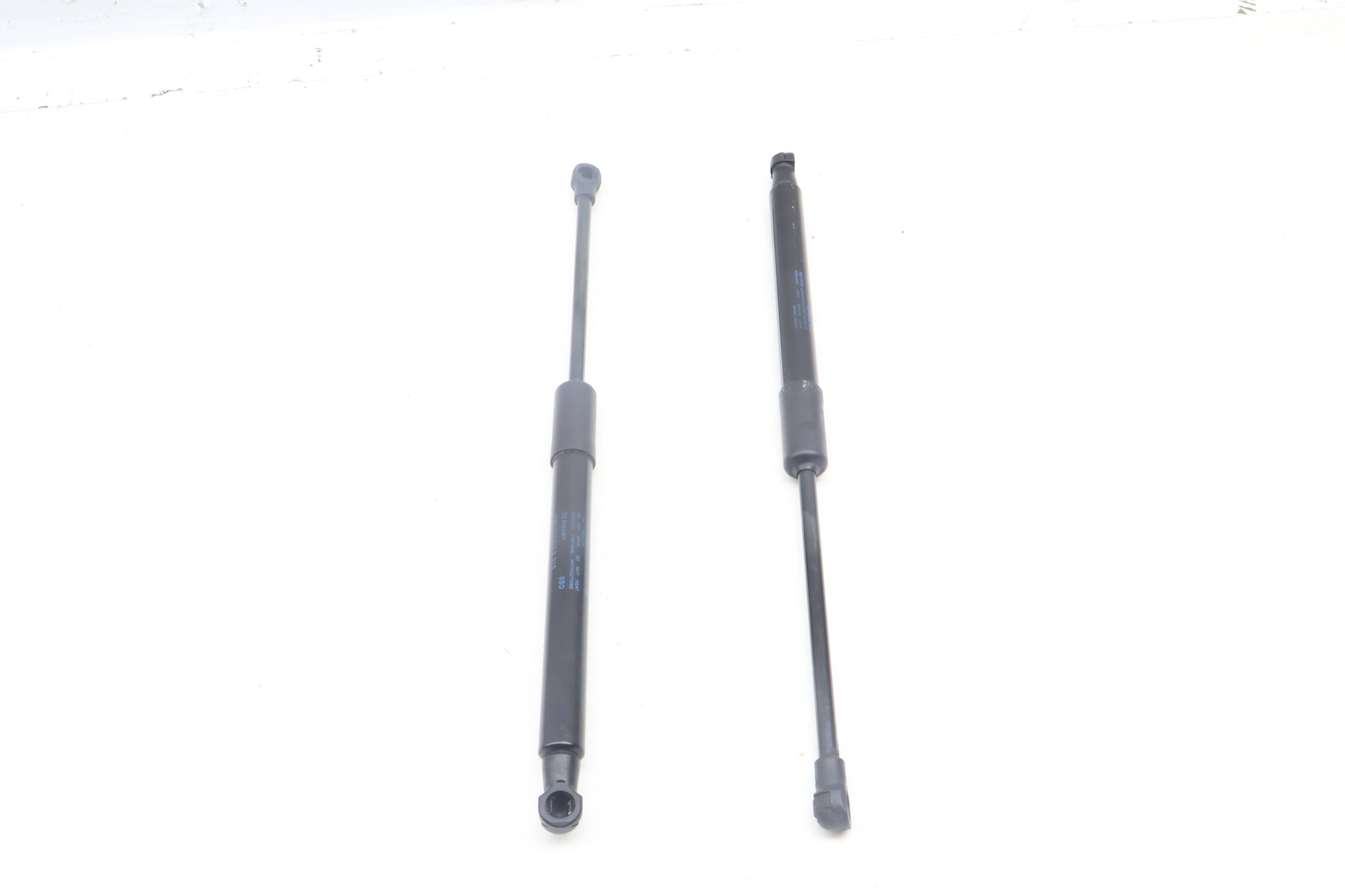 Hood Strut / Shock Set 8W0823359B