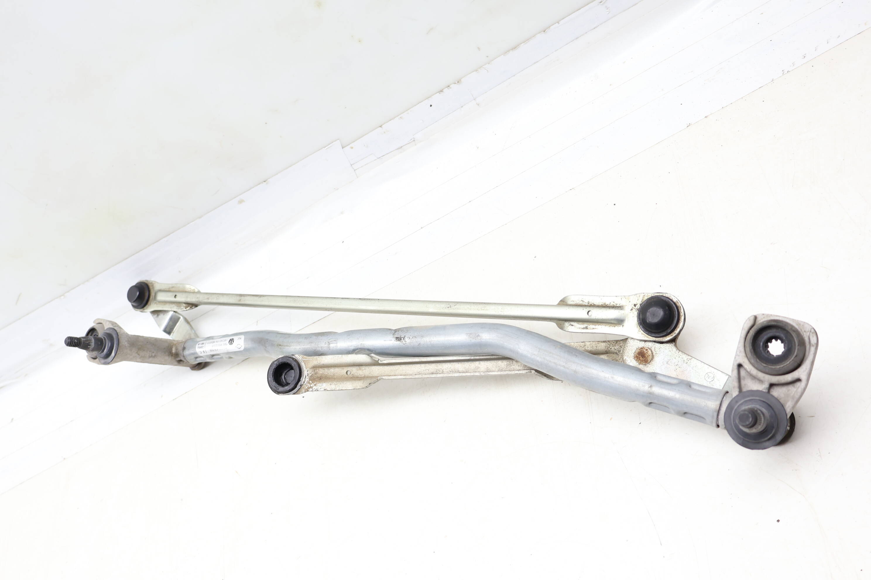 Windshield Wiper Transmission / Bracket 561955023F