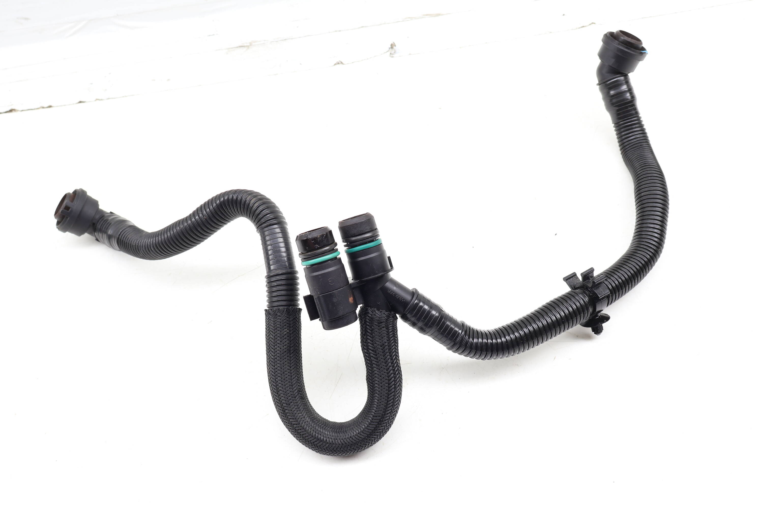 Cylinder Head Tube / Pcv Breather Hose 06E103217AF