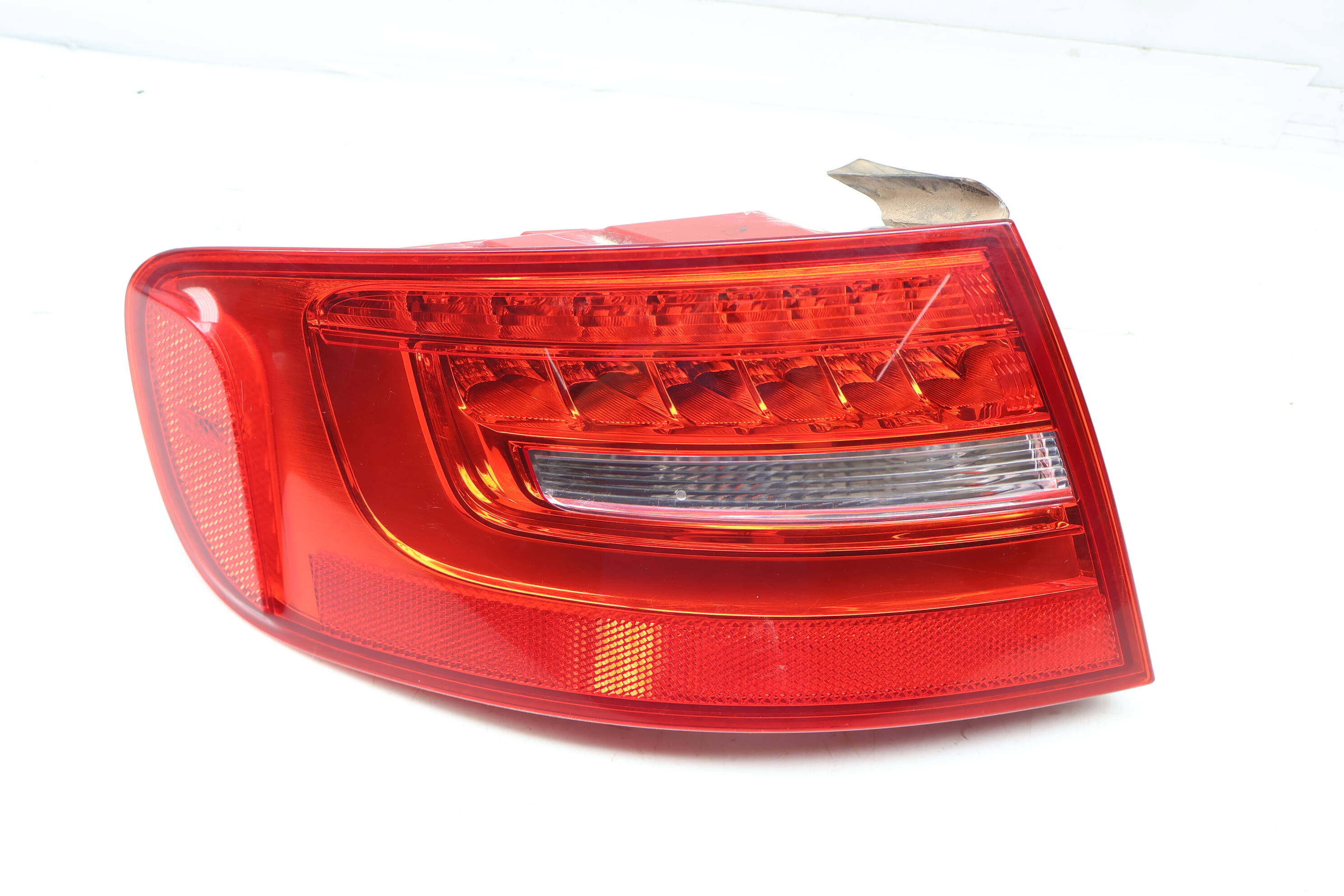 Led Tail Light / Lamp (Outer) 8K9945095E