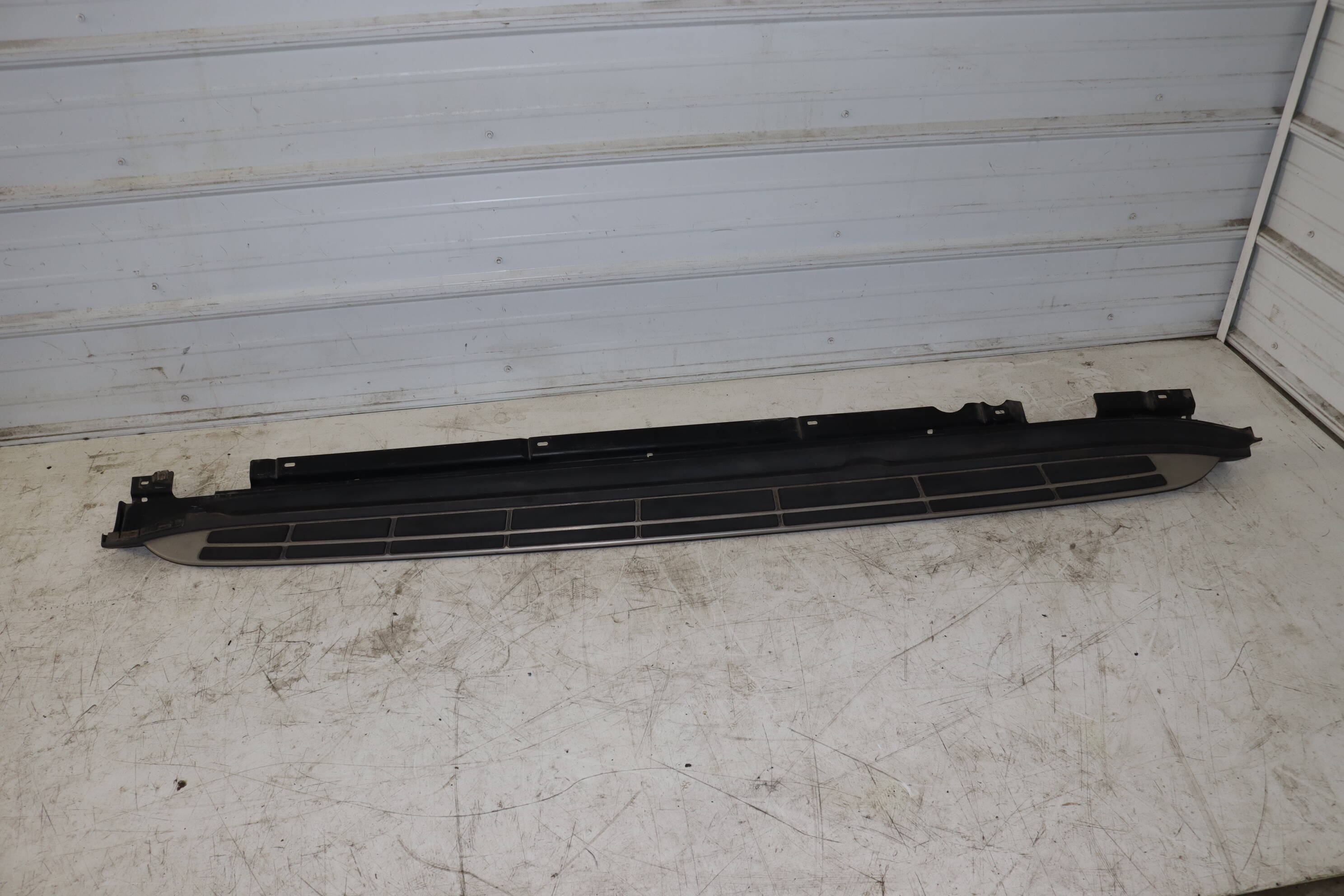 レオン81ページ Porsche Left Running Board / Side Step (Macan) 95B854885A