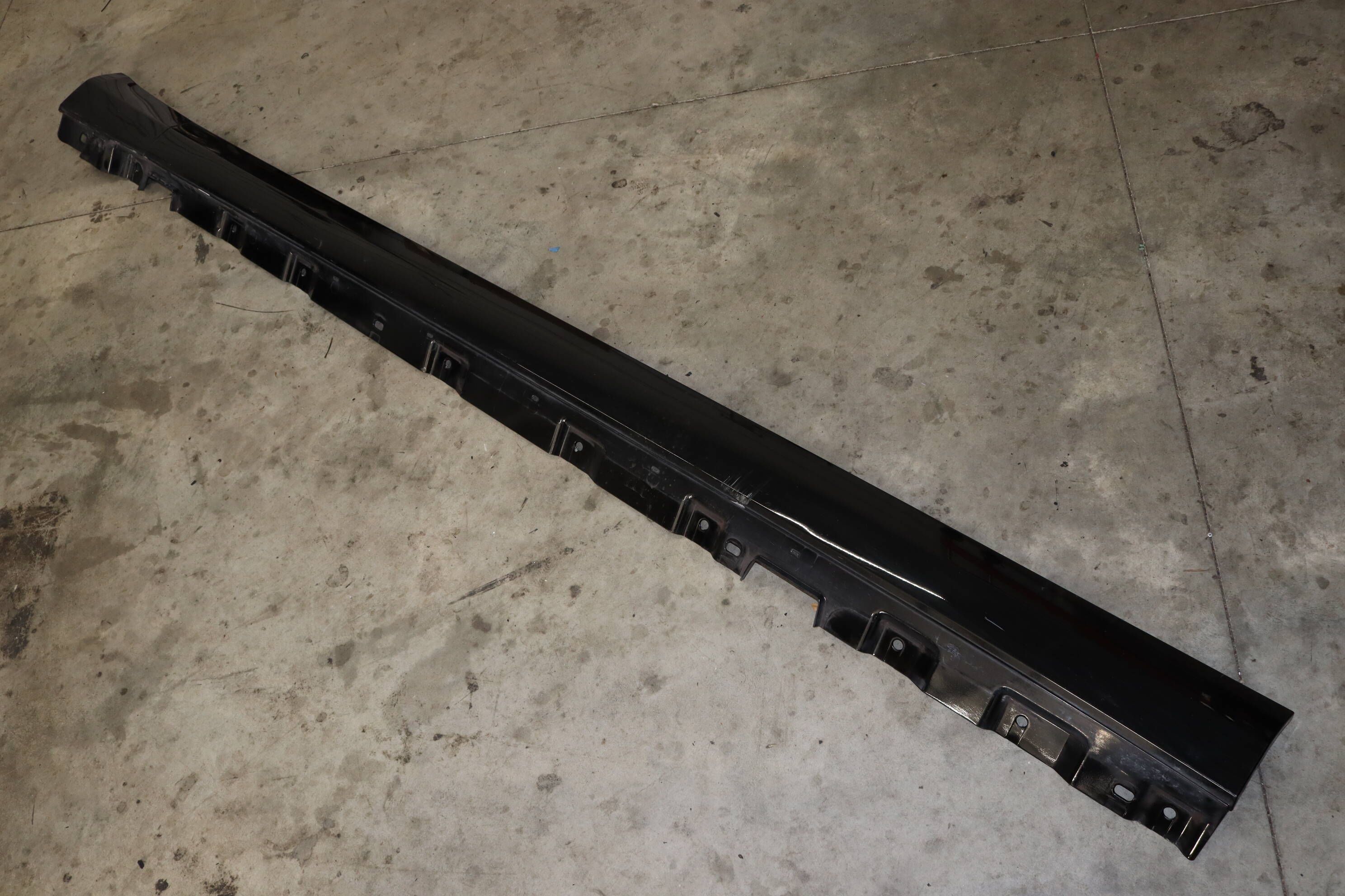 Side Skirt / Rocker Panel 2226901540