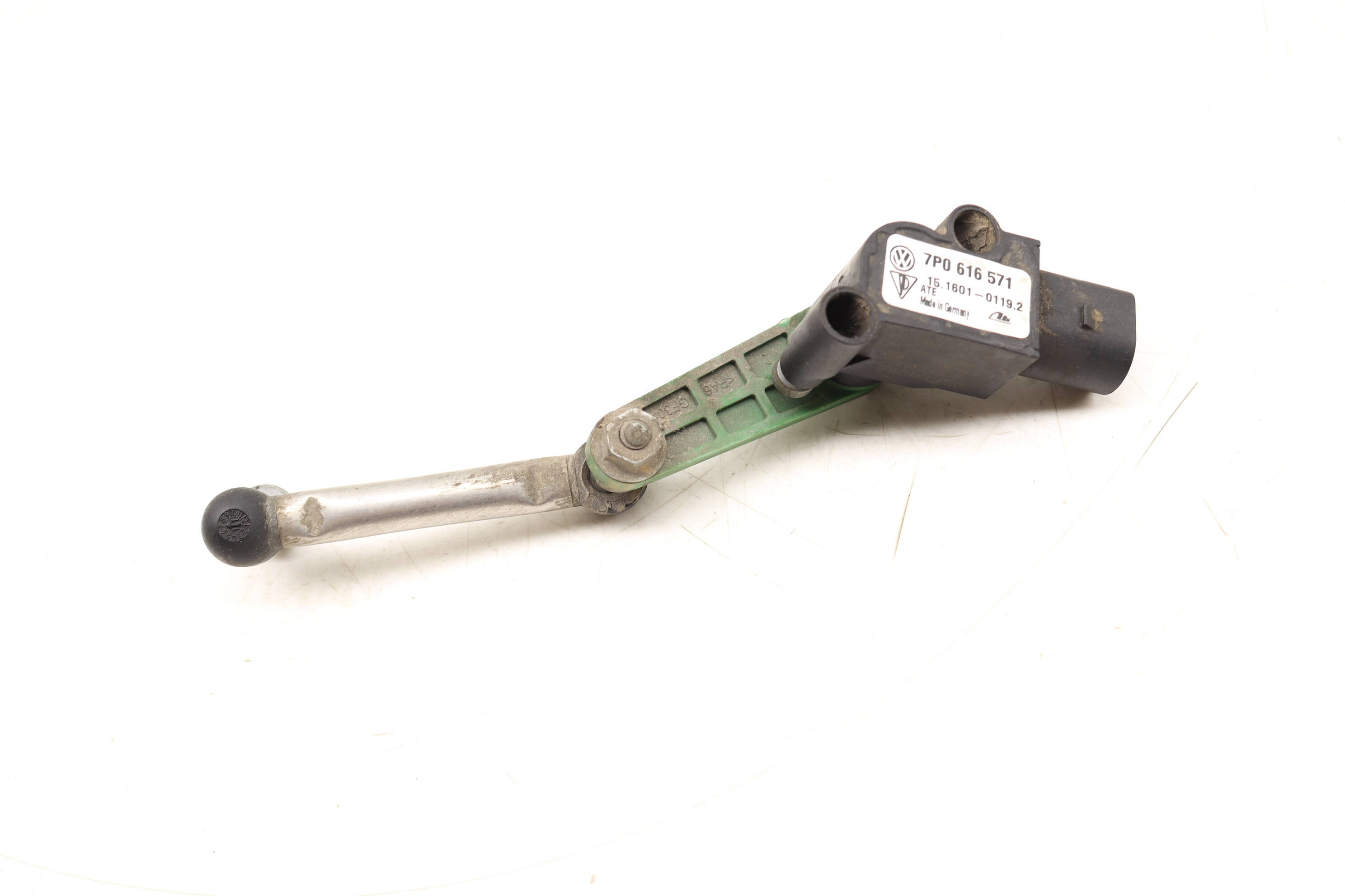 Headlight / Suspension Leveling Sensor 7P0616571 95833107700