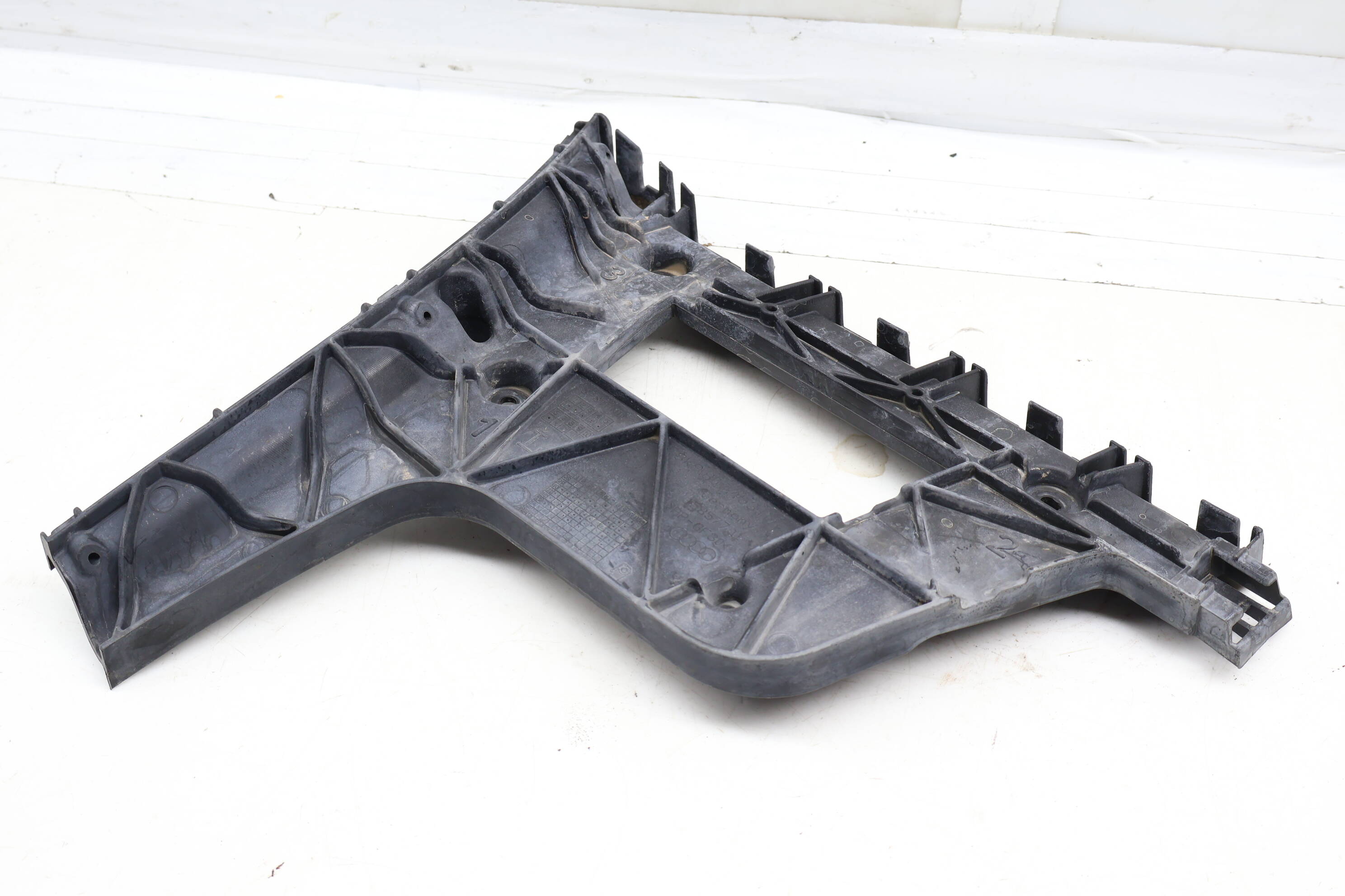 Bumper Guide / Bracket 8K9807453A