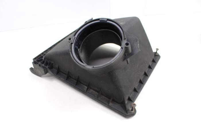 Upper Air Cleaner Filter Box / Housing 079133837K main product photo