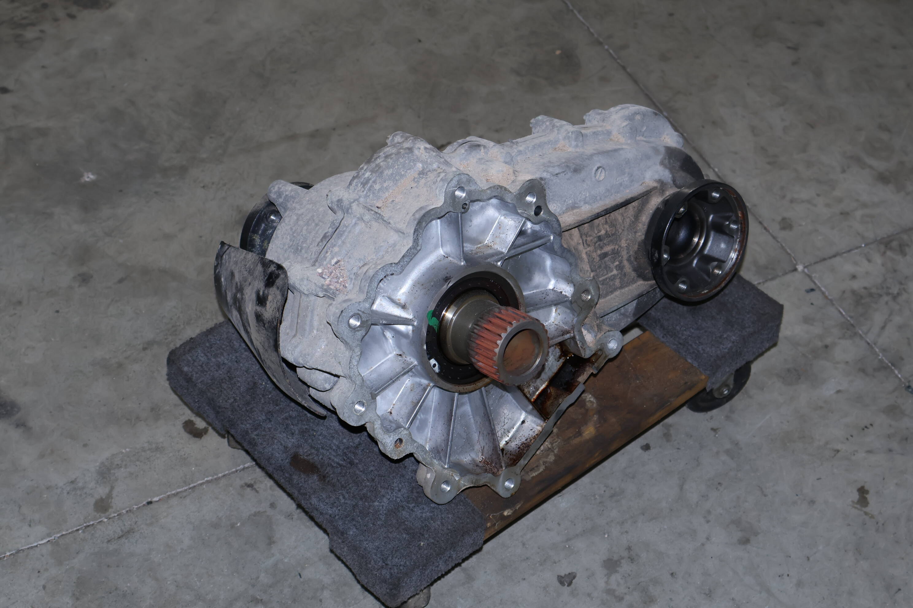 Transfer Case / Box 2512801800