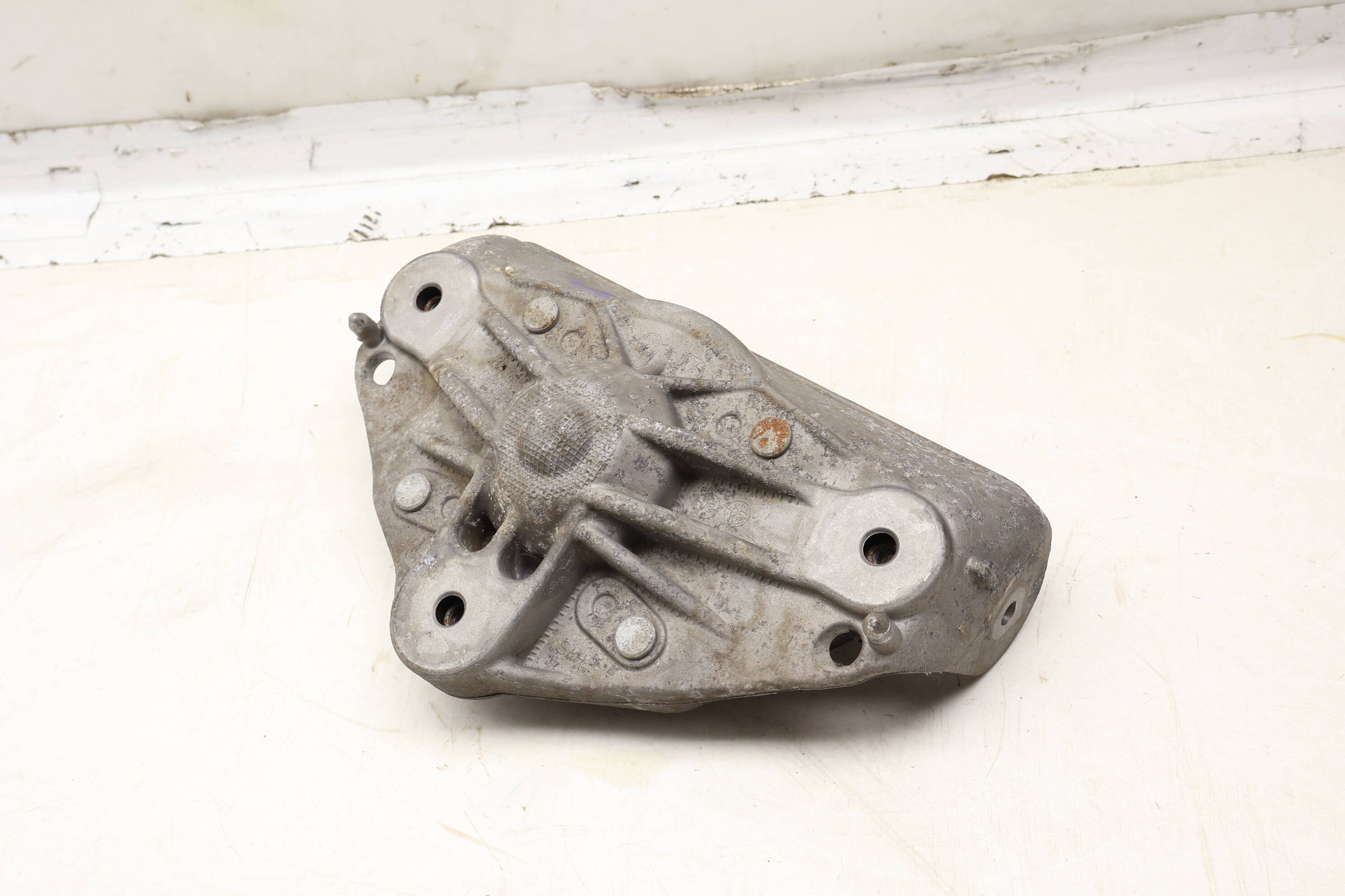 Upper Strut Mount 7L0412391D