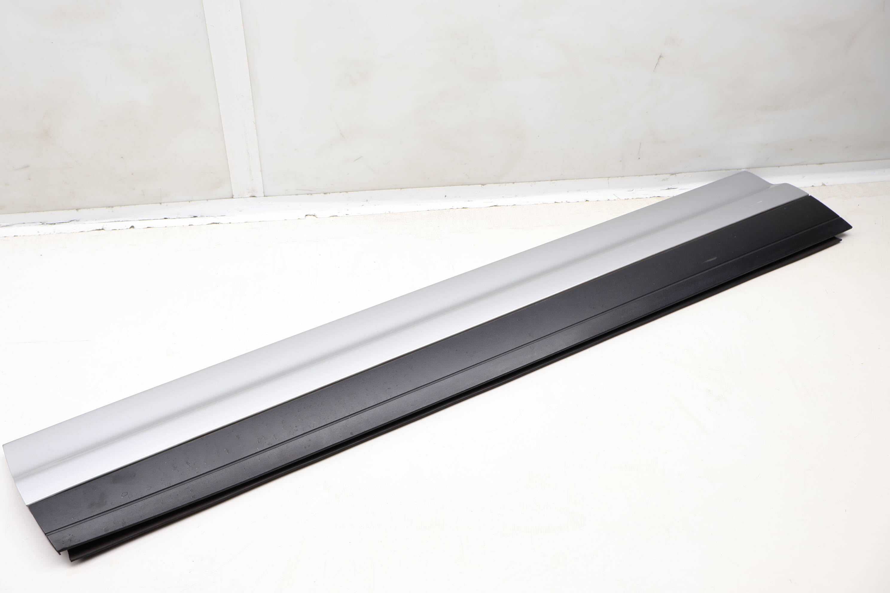 Lower Door Molding / Blade 7P5837787J 95855978704