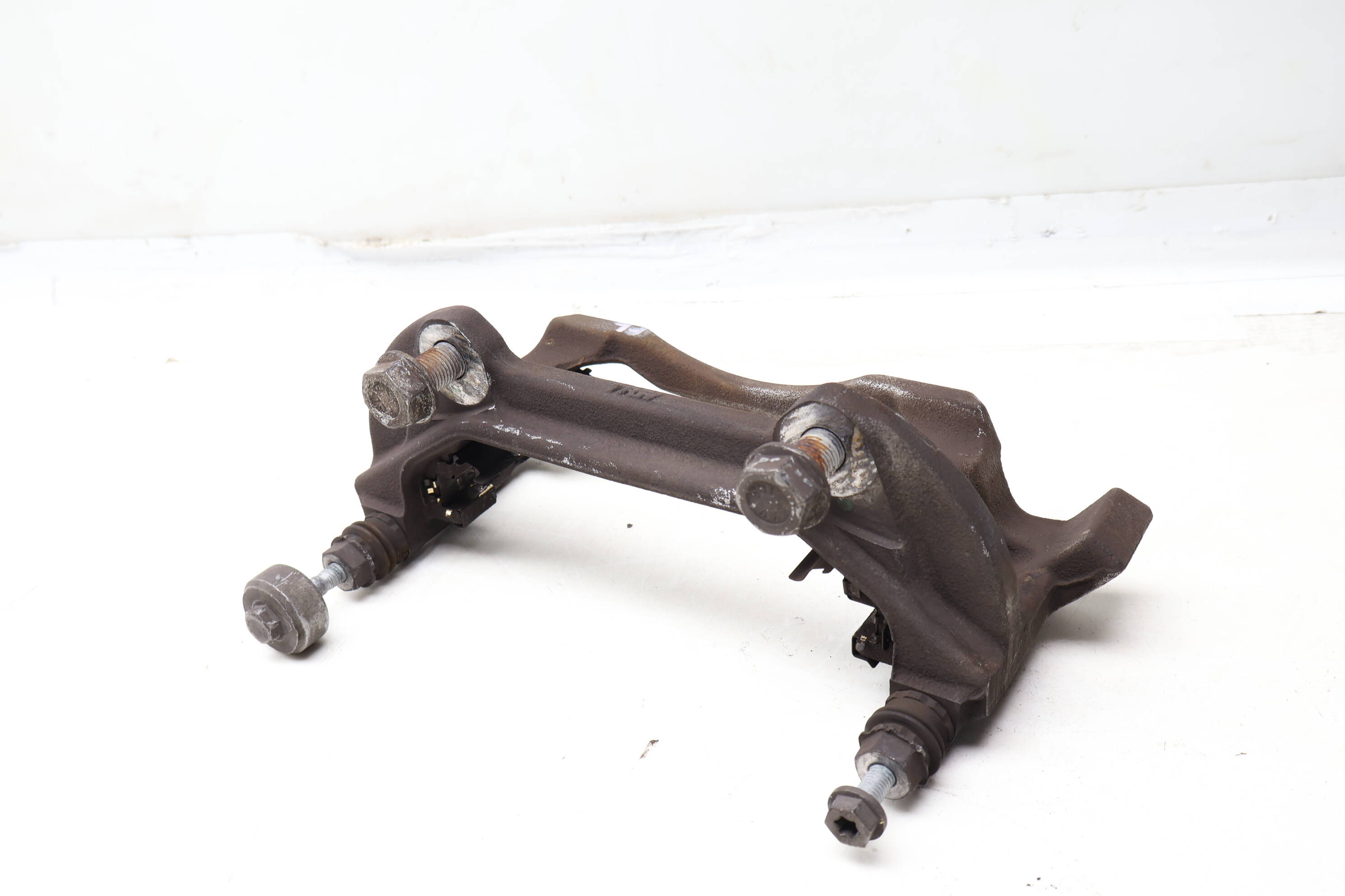 Brake&#x20;Caliper&#x20;Carrier&#x20;&#x2F;&#x20;Bracket&#x20;3QF615125A