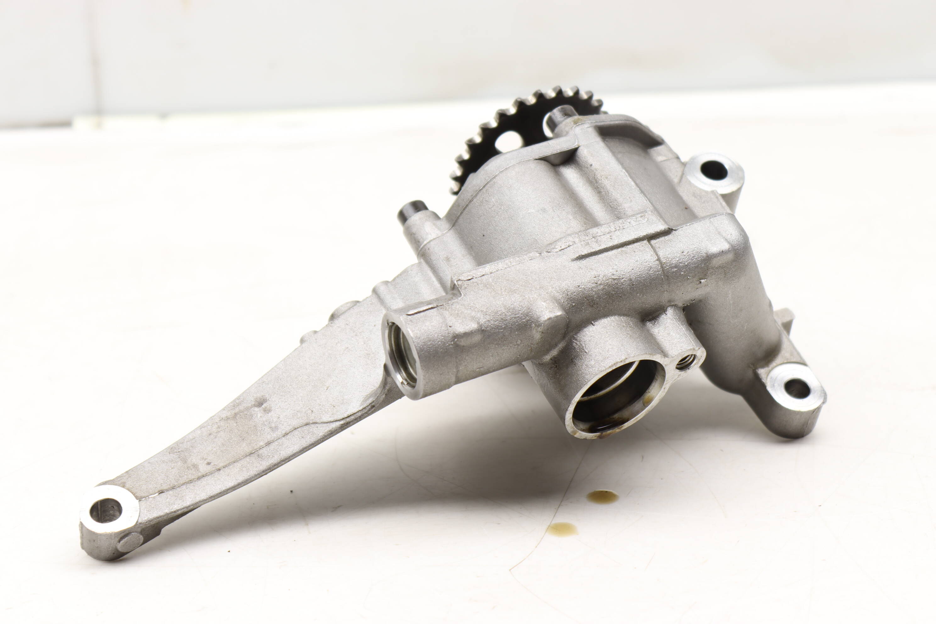 Engine Oil Pump 2721800701