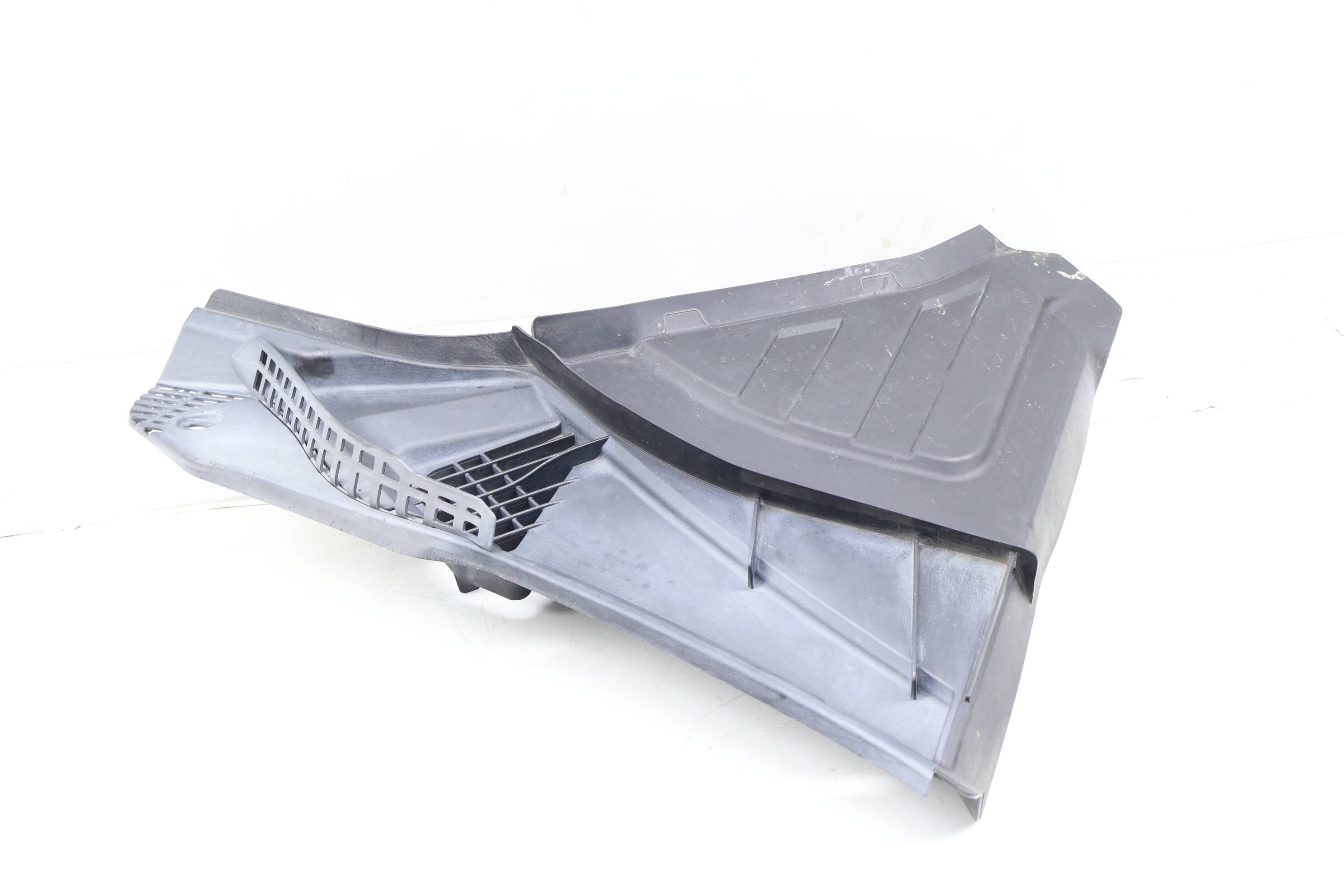 Firewall / Cowl Cover 64316987601