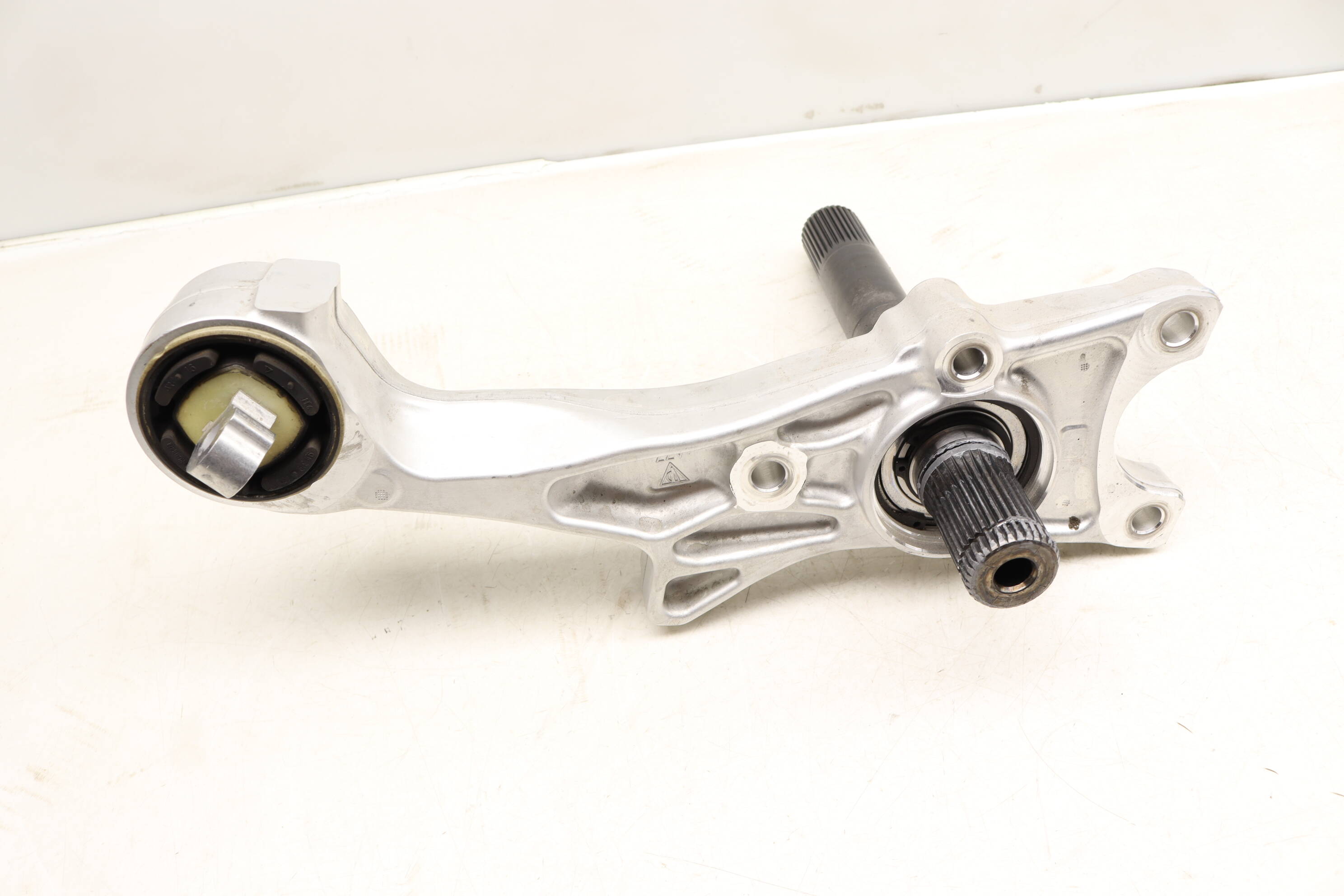 Electric Engine Motor Mount / Bracket PAD199181 9J1199181A