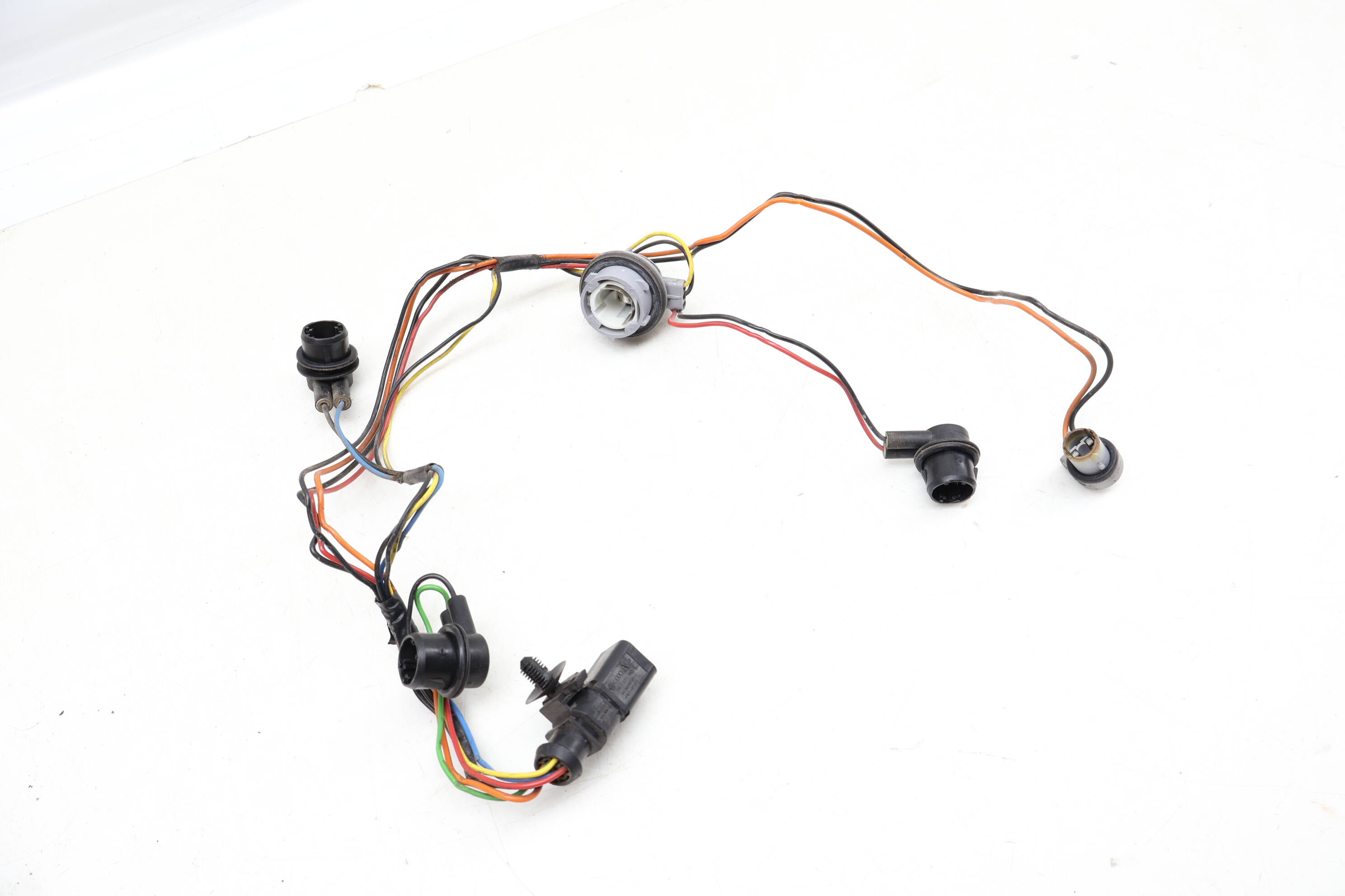 Lower Tail Light Bulb Socket Holder / Harness 8R0945221B