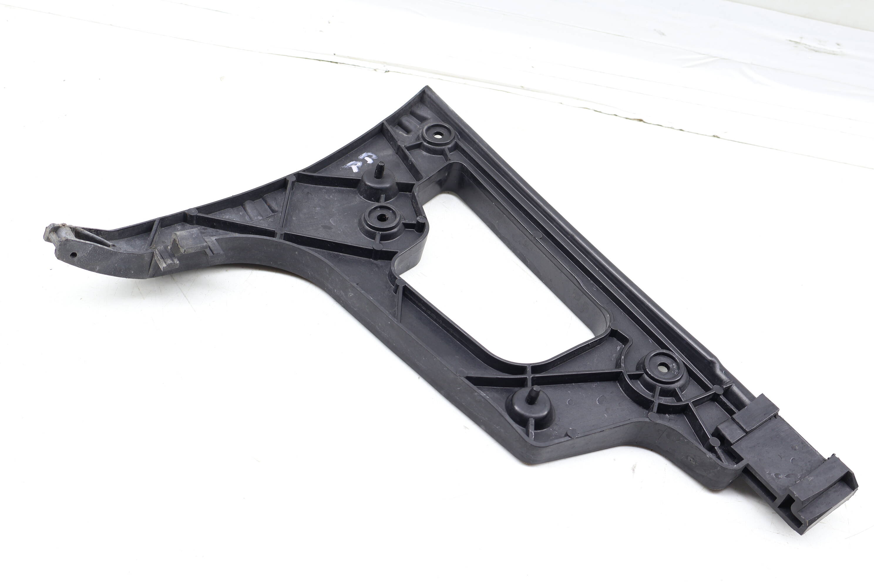 Bumper Guide / Bracket 8T0807454